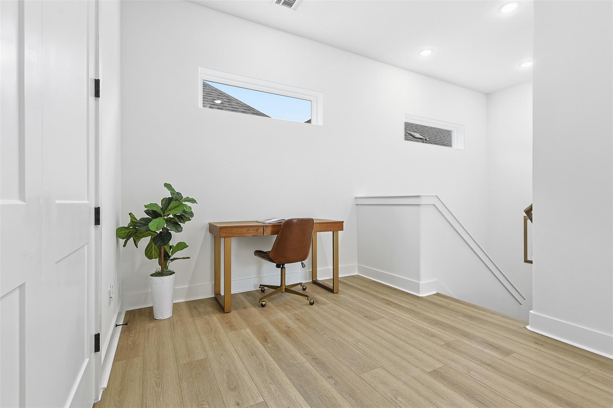 8916 Sunshine Laverne Lane