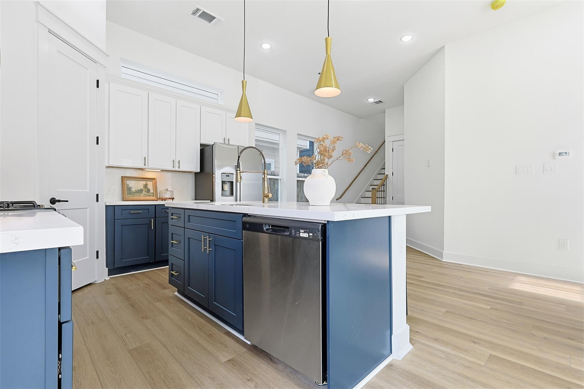 8916 Sunshine Laverne Lane