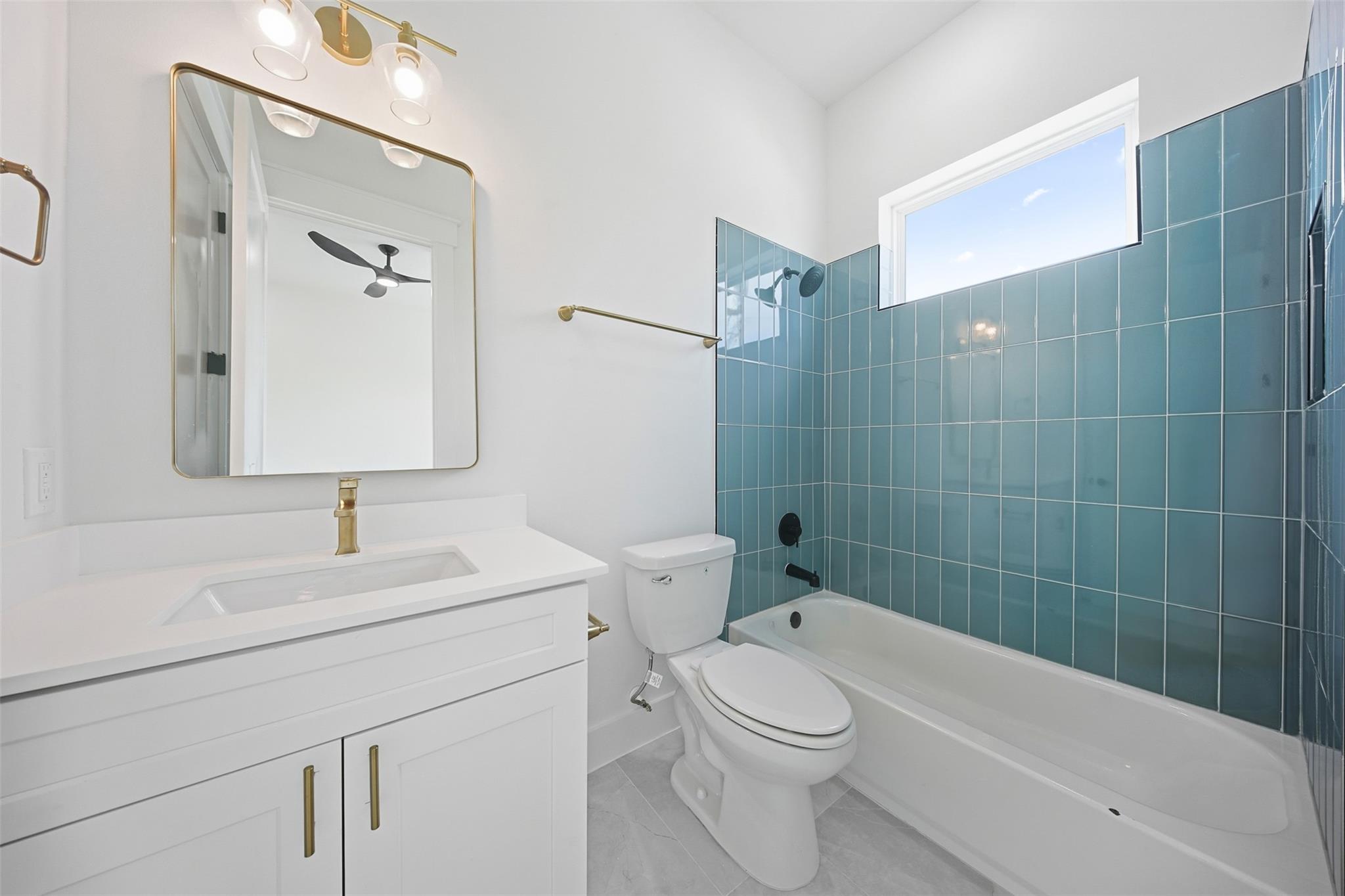 8916 Sunshine Laverne Lane