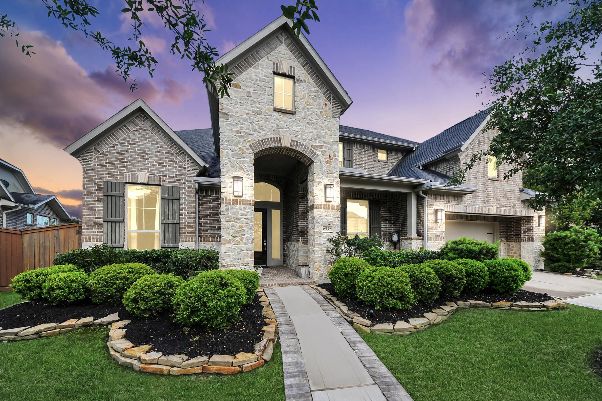 6539 Woodleaf Lake Loop