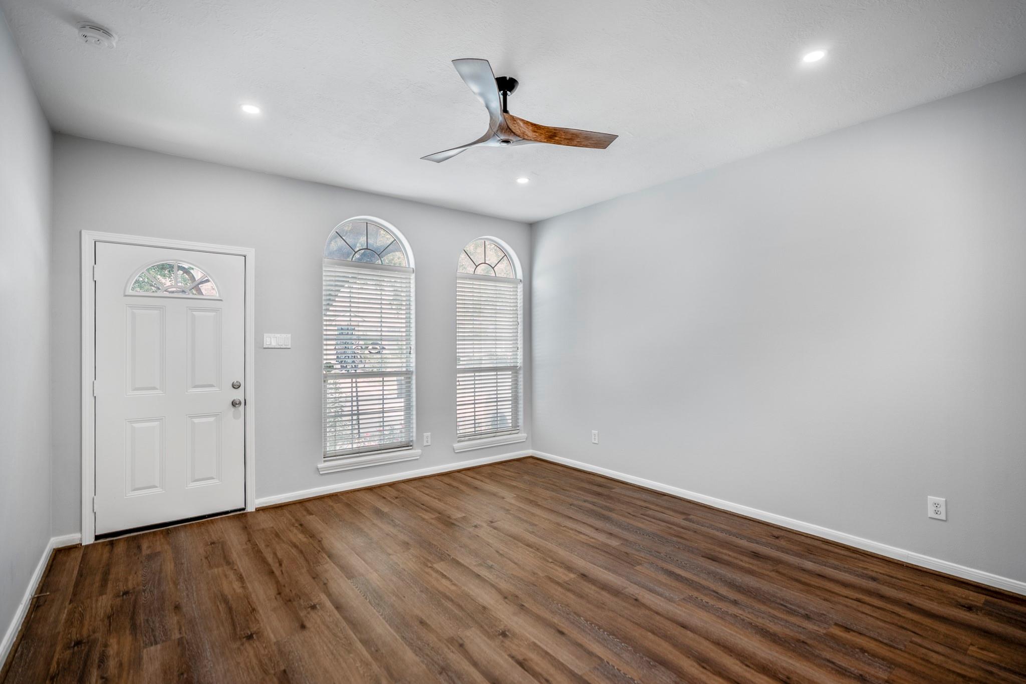 323 Plaza Del Sol Park