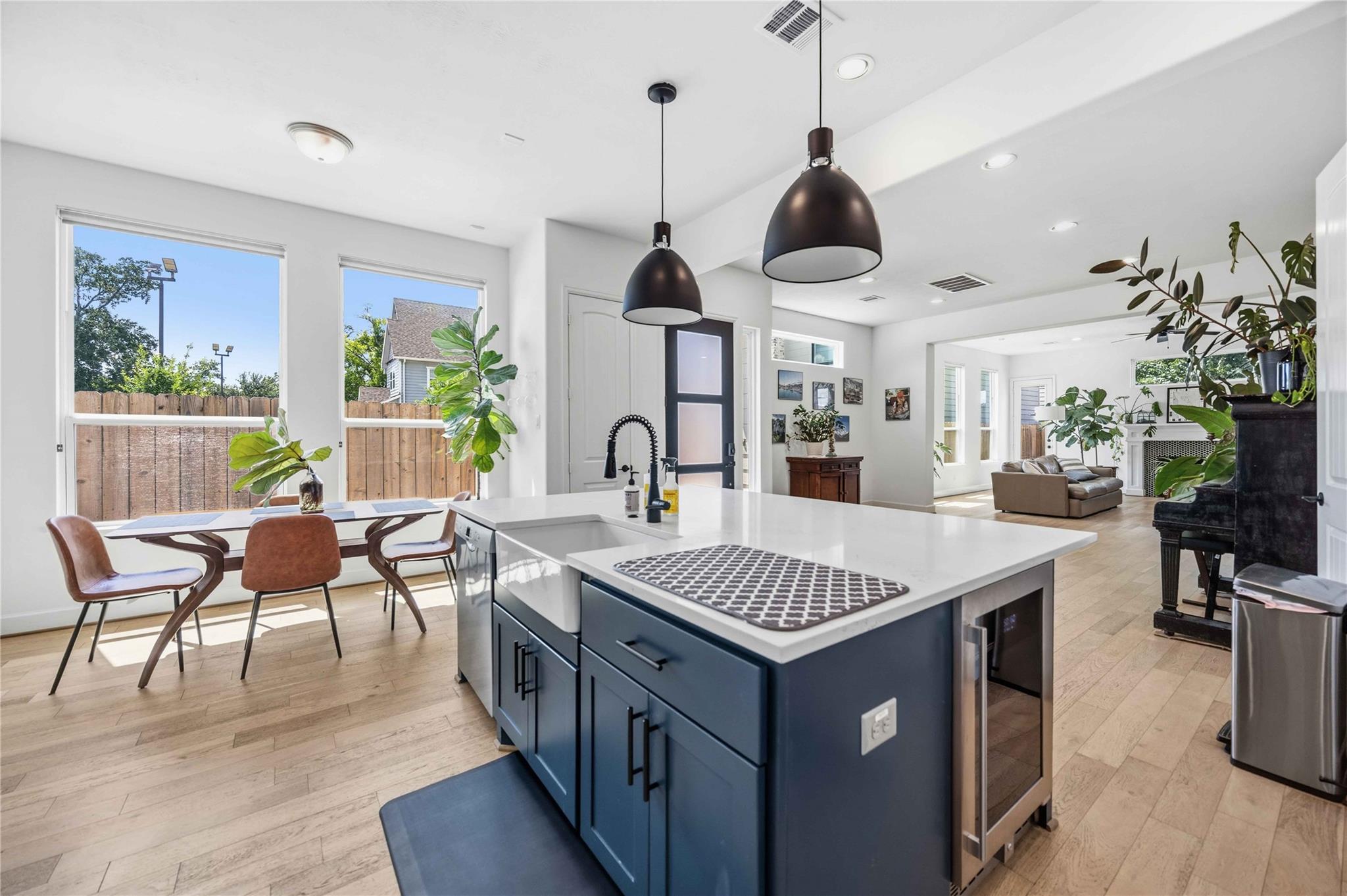 723 W 16th Street