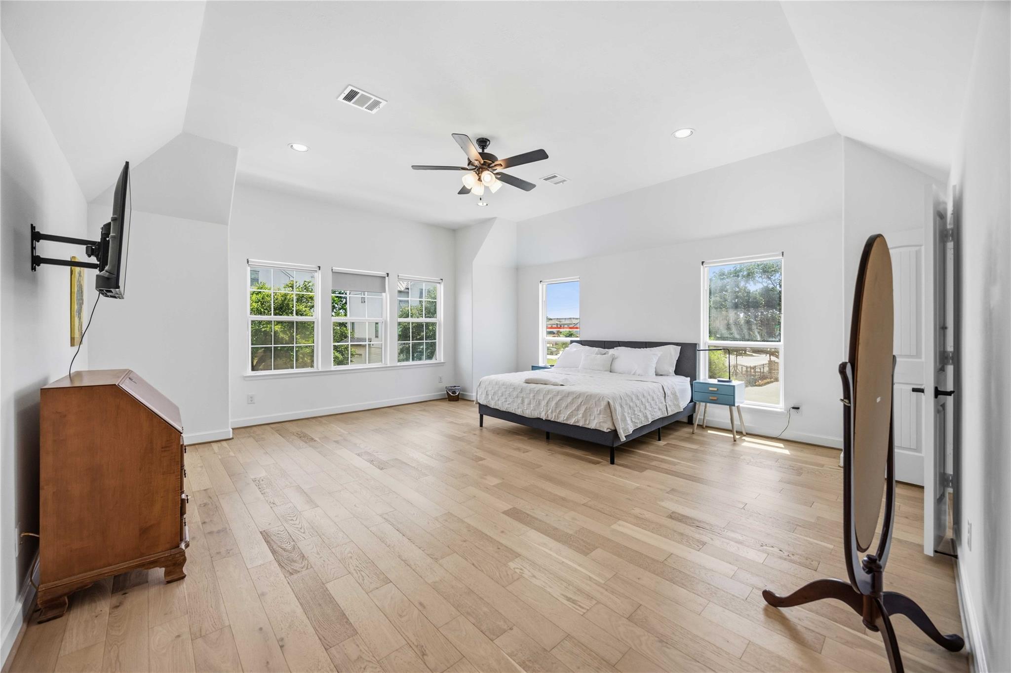 723 W 16th Street