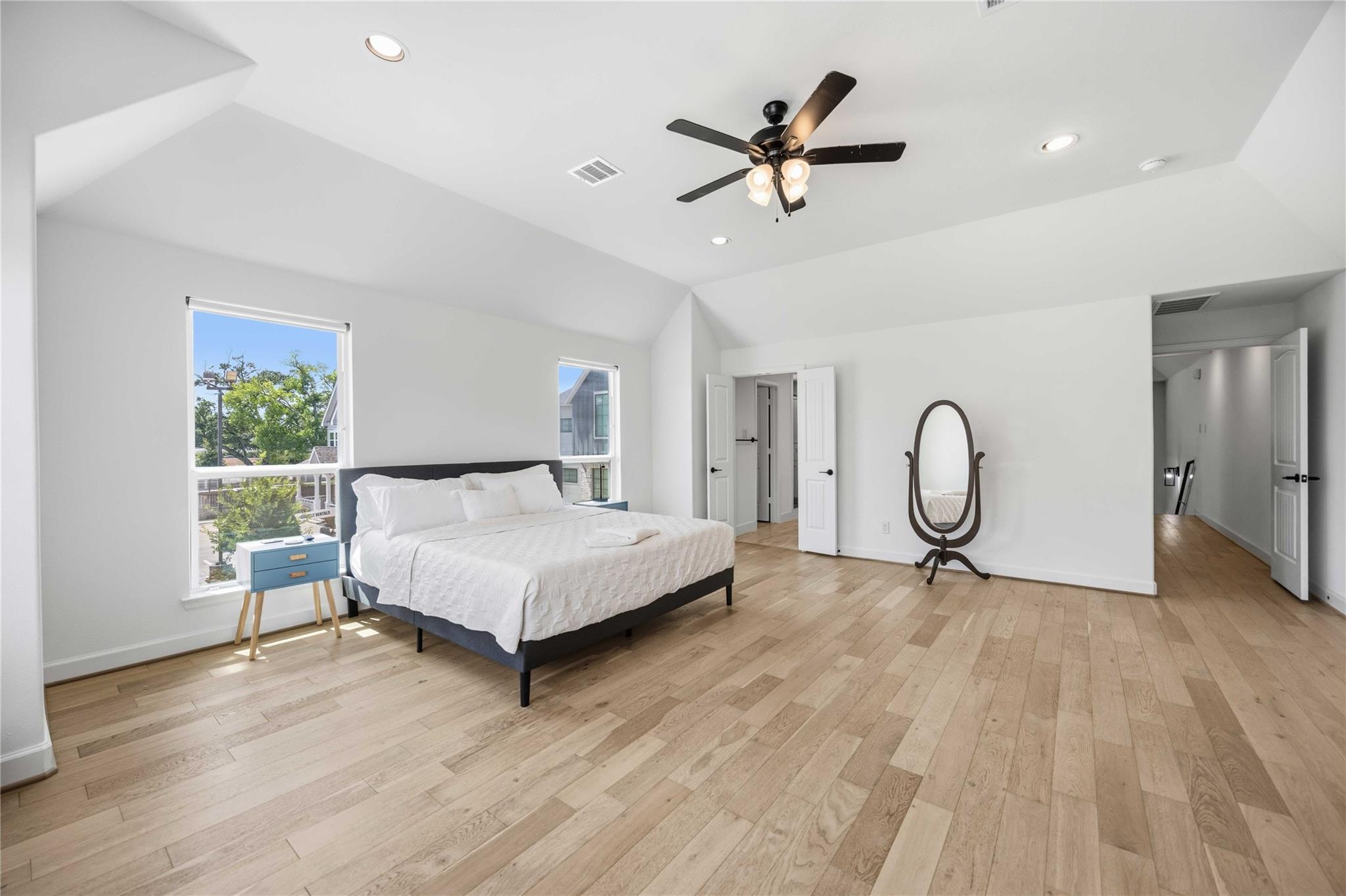 723 W 16th Street