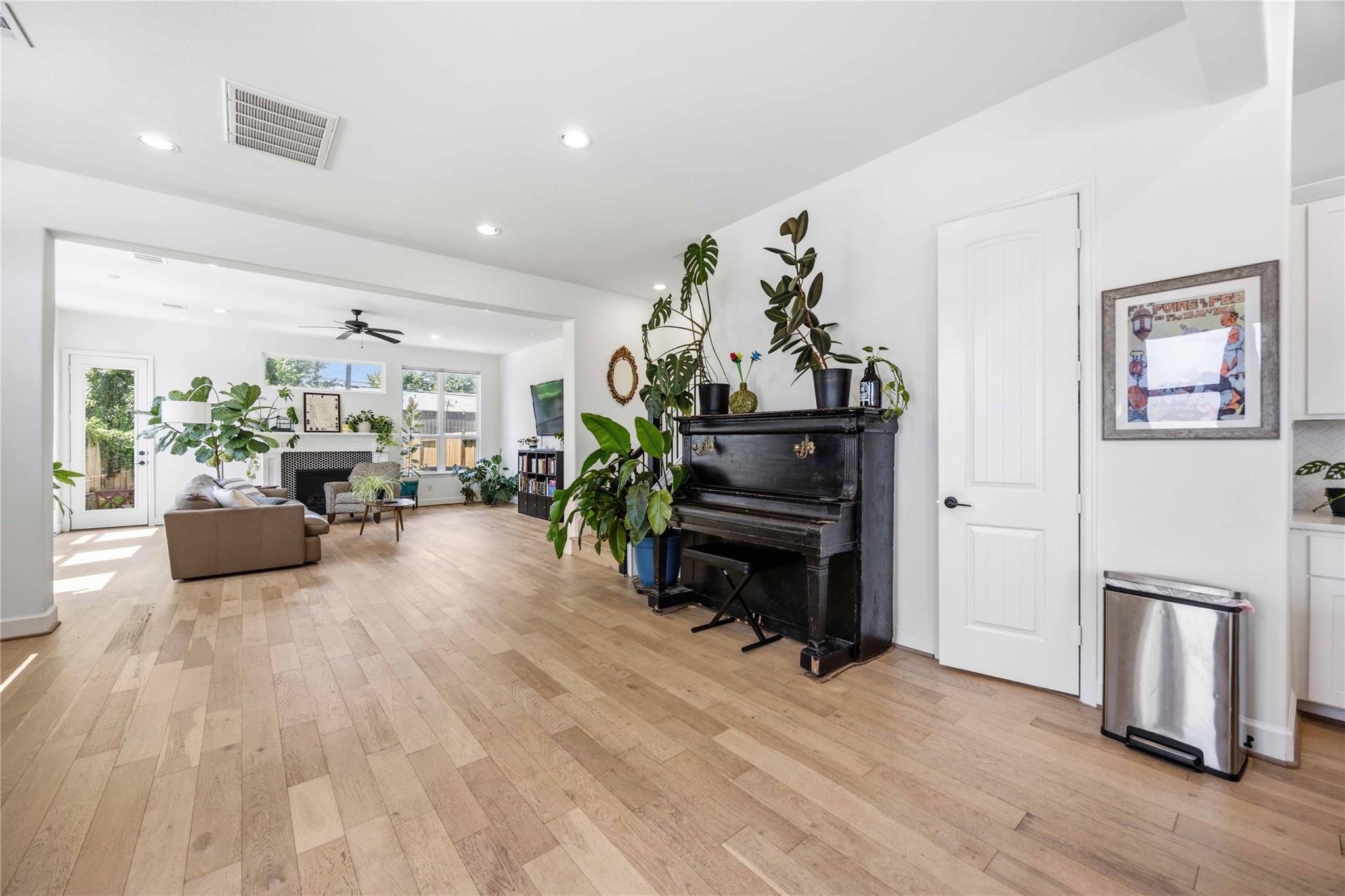723 W 16th Street