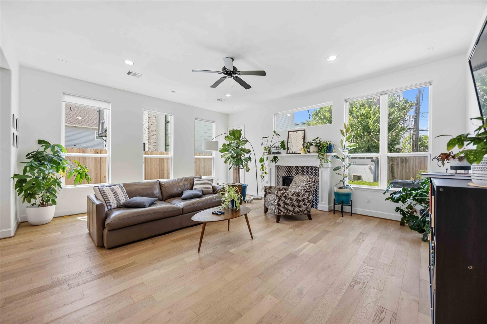 723 W 16th Street