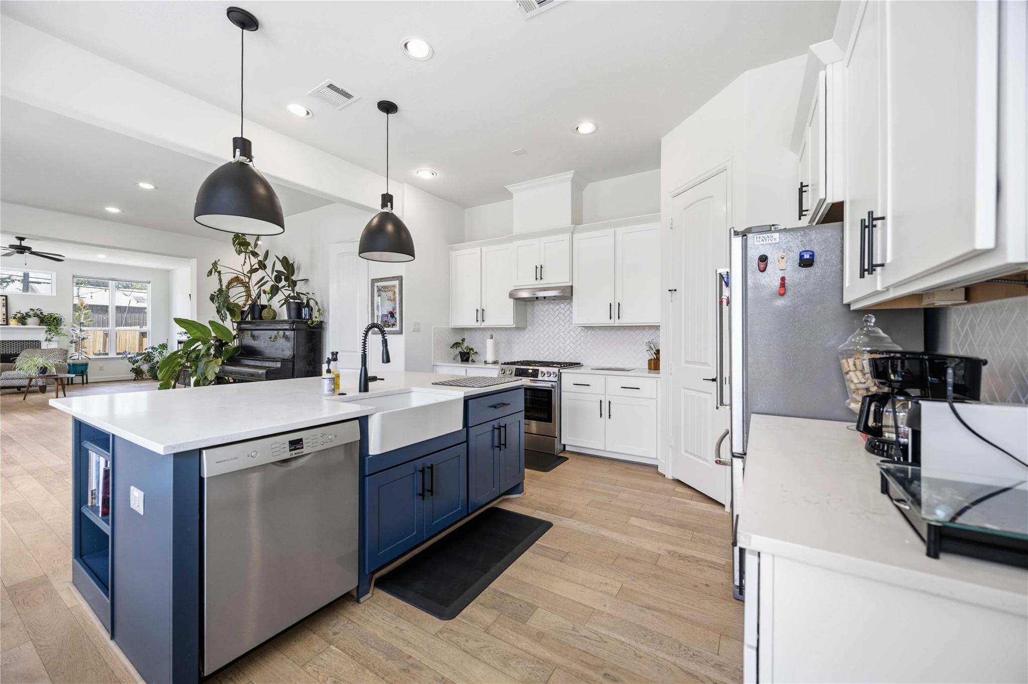 723 W 16th Street