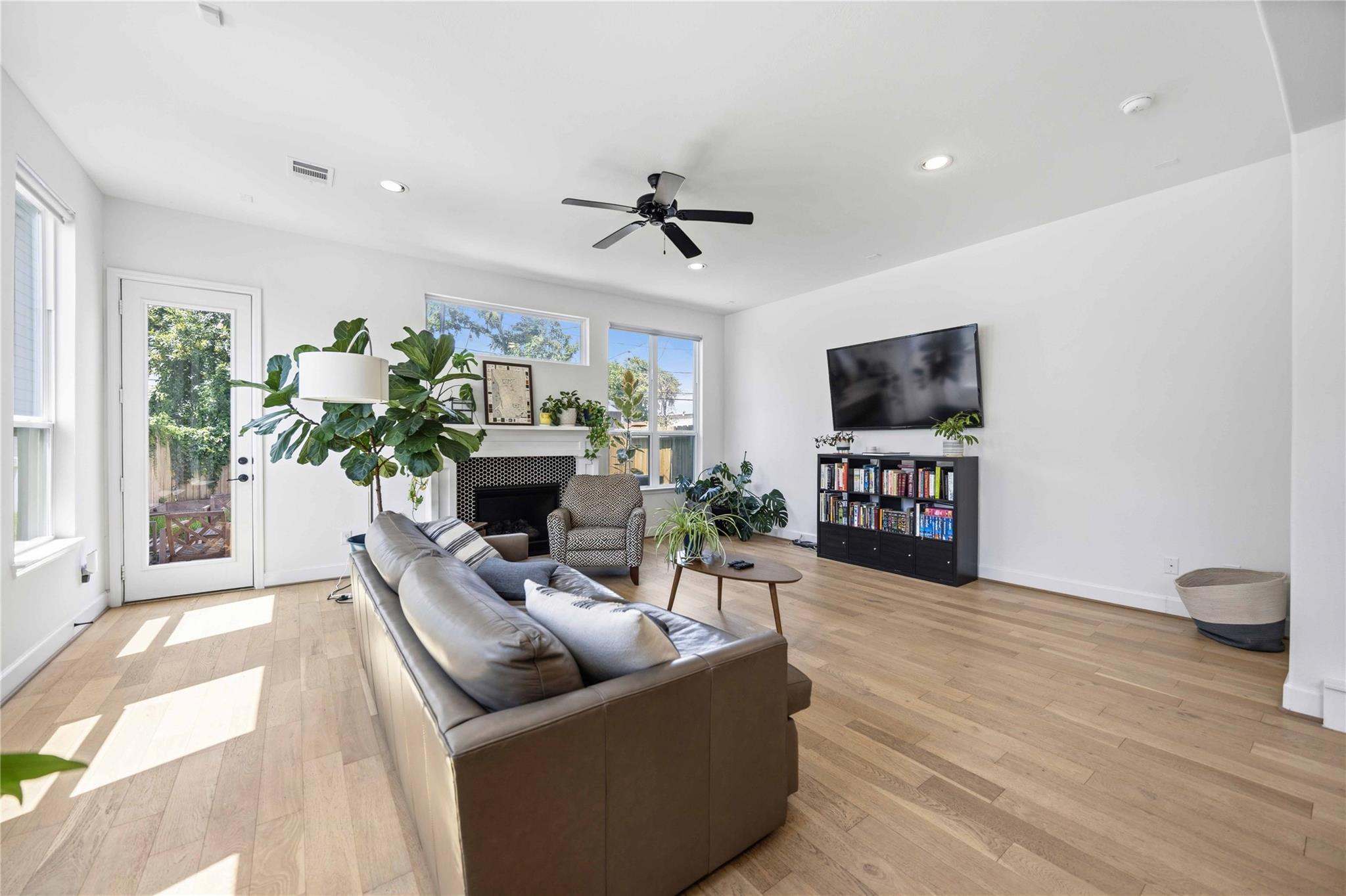 723 W 16th Street