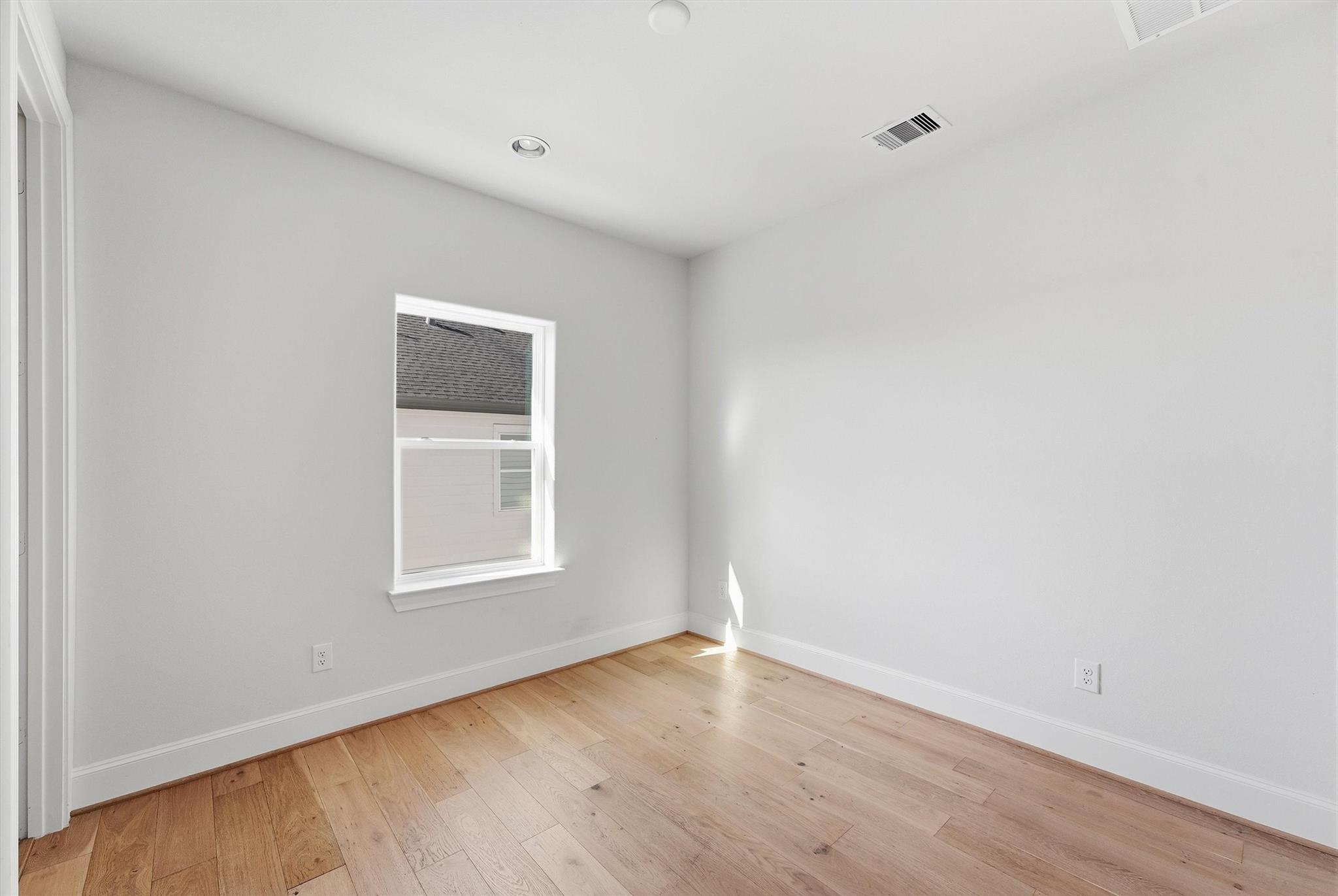 3305 W 11th Street