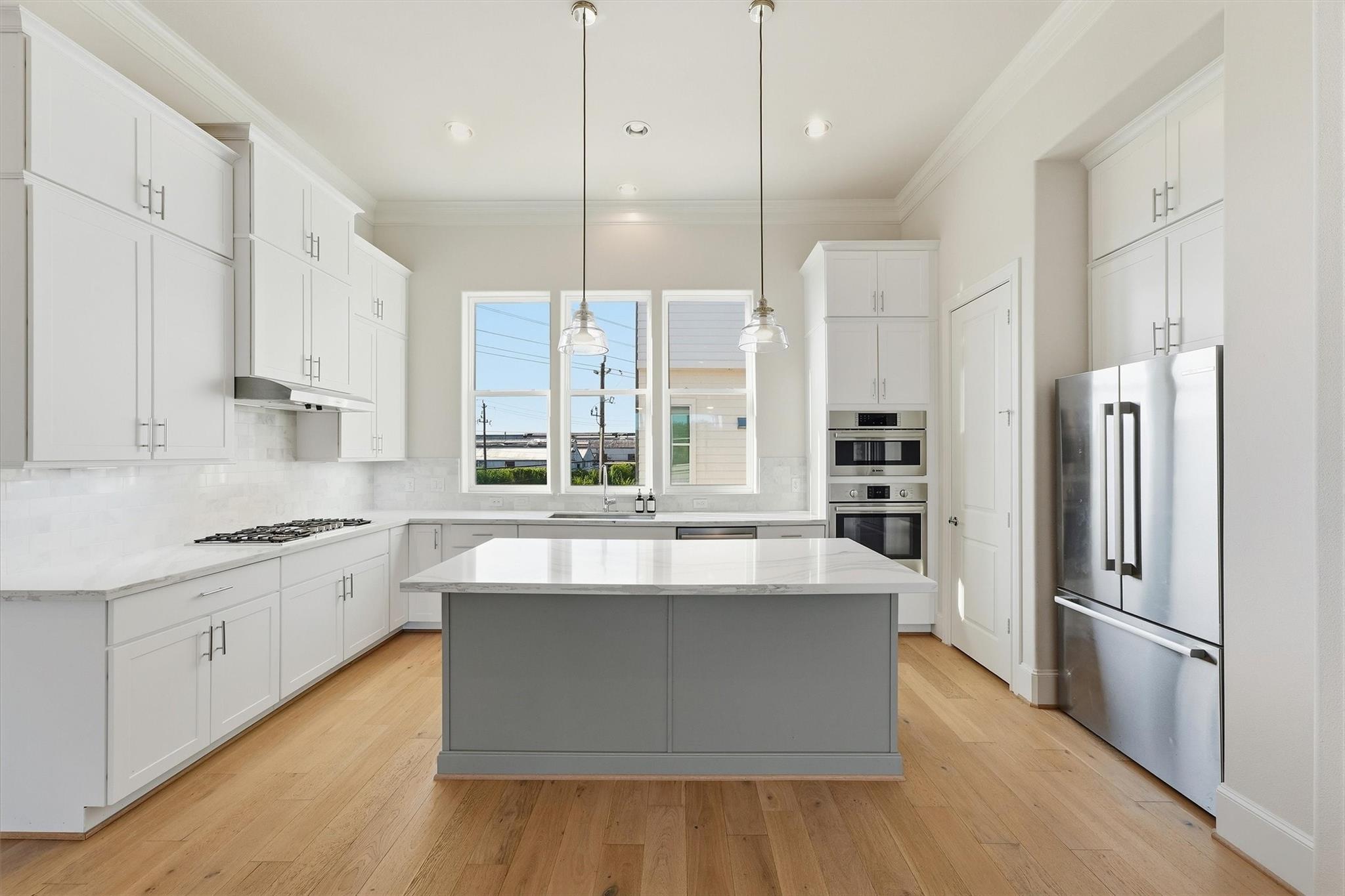 3305 W 11th Street