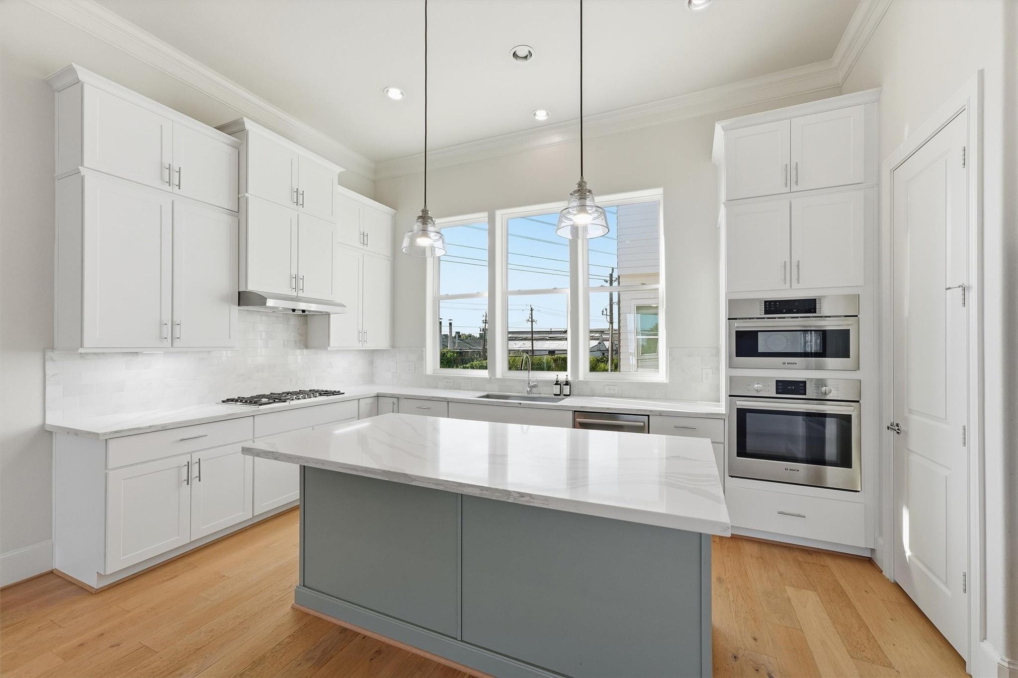 3305 W 11th Street