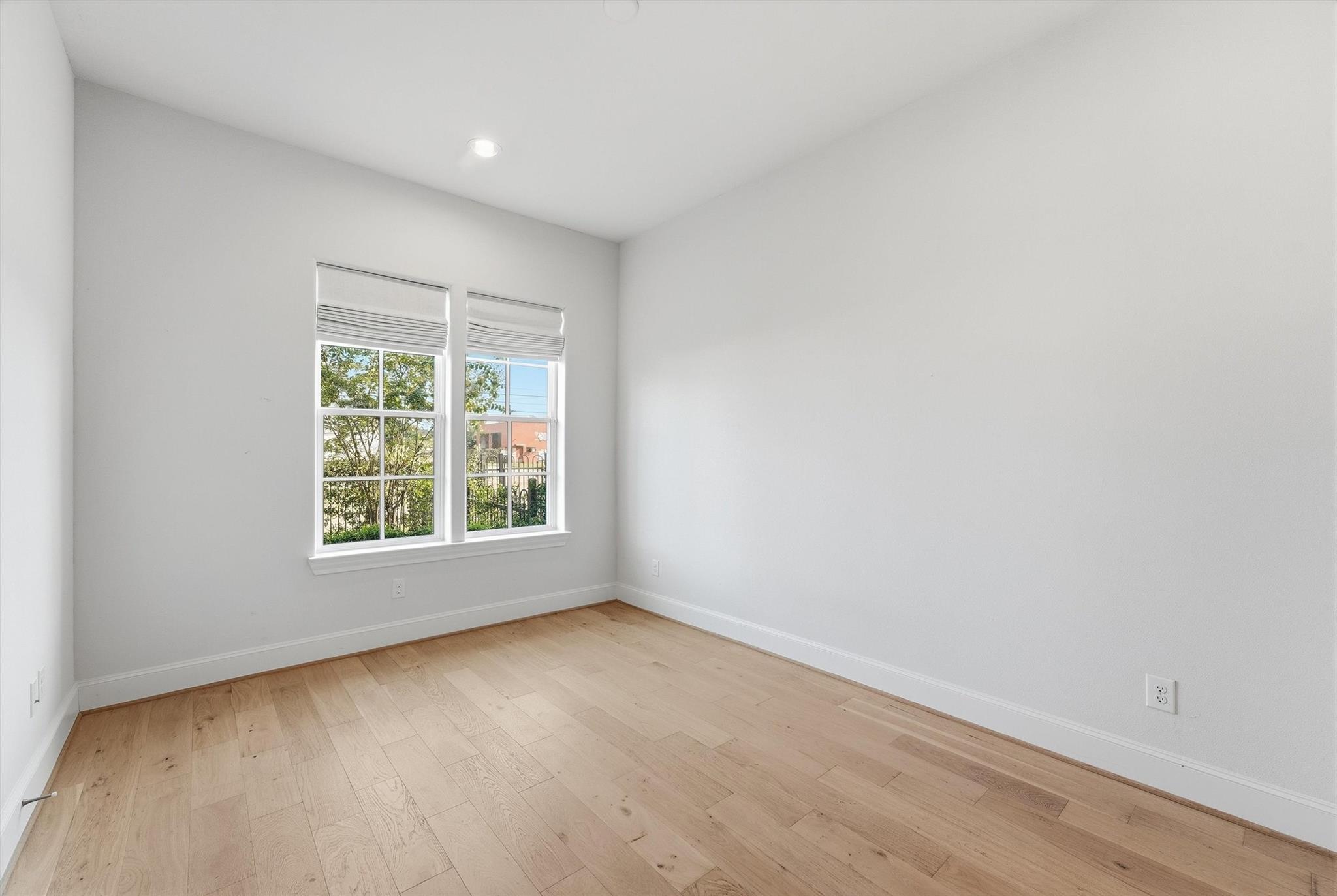 3305 W 11th Street