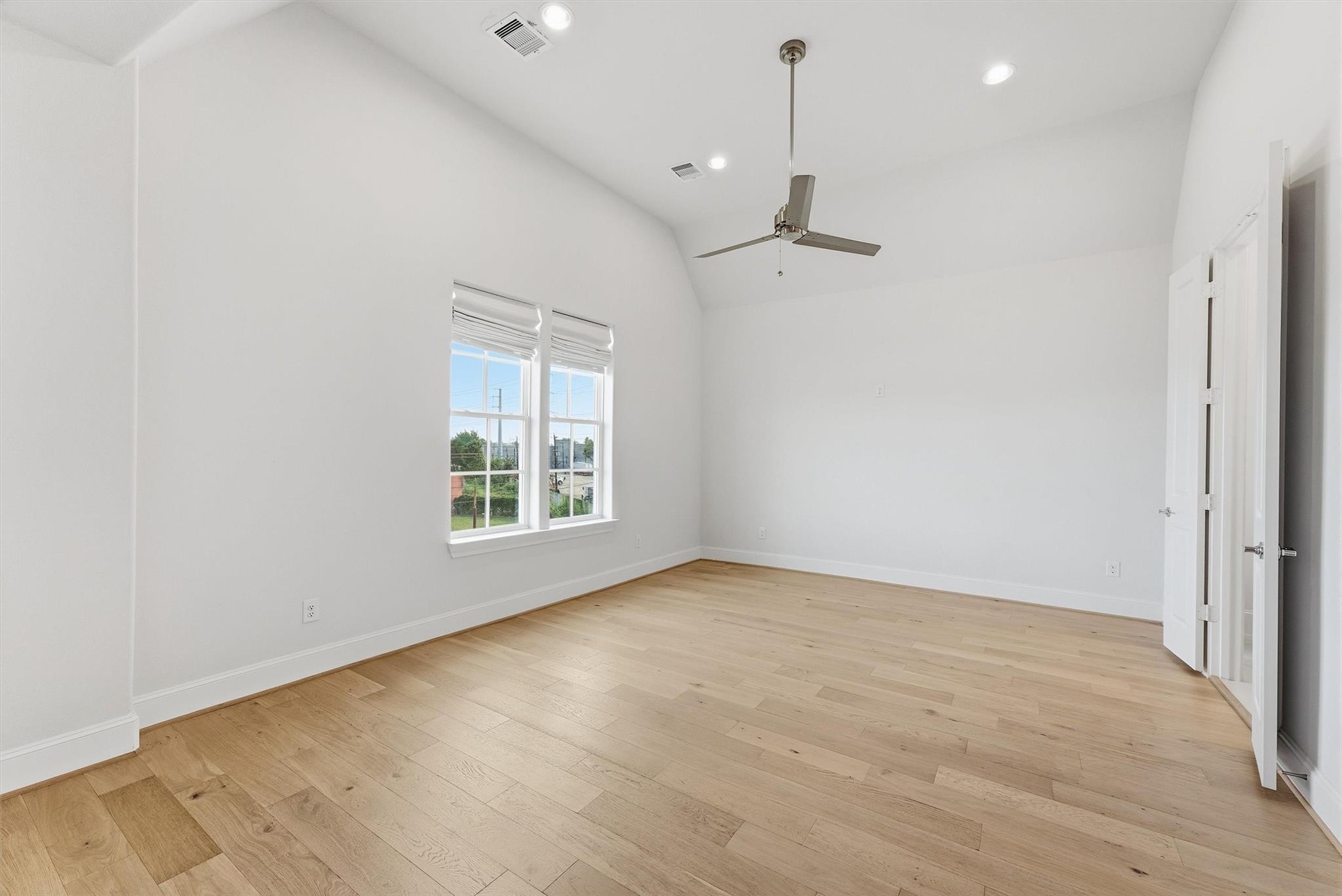 3305 W 11th Street
