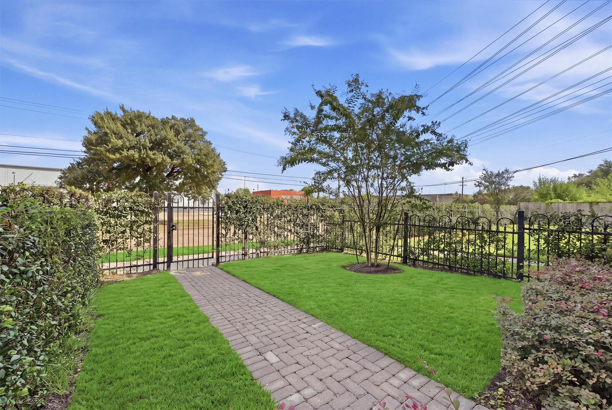 3305 W 11th Street