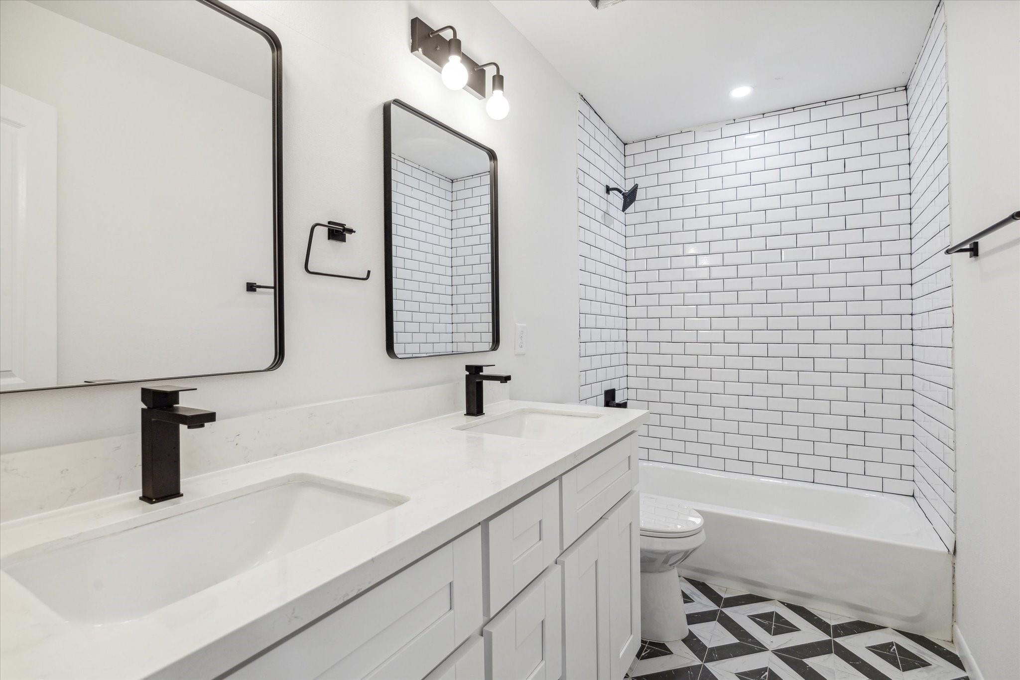 306 E E 40th 1/2 Building 1 # A