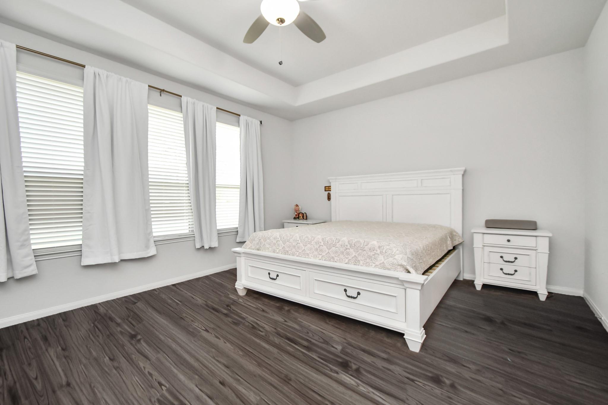 6145 White Oak Leaf Loop