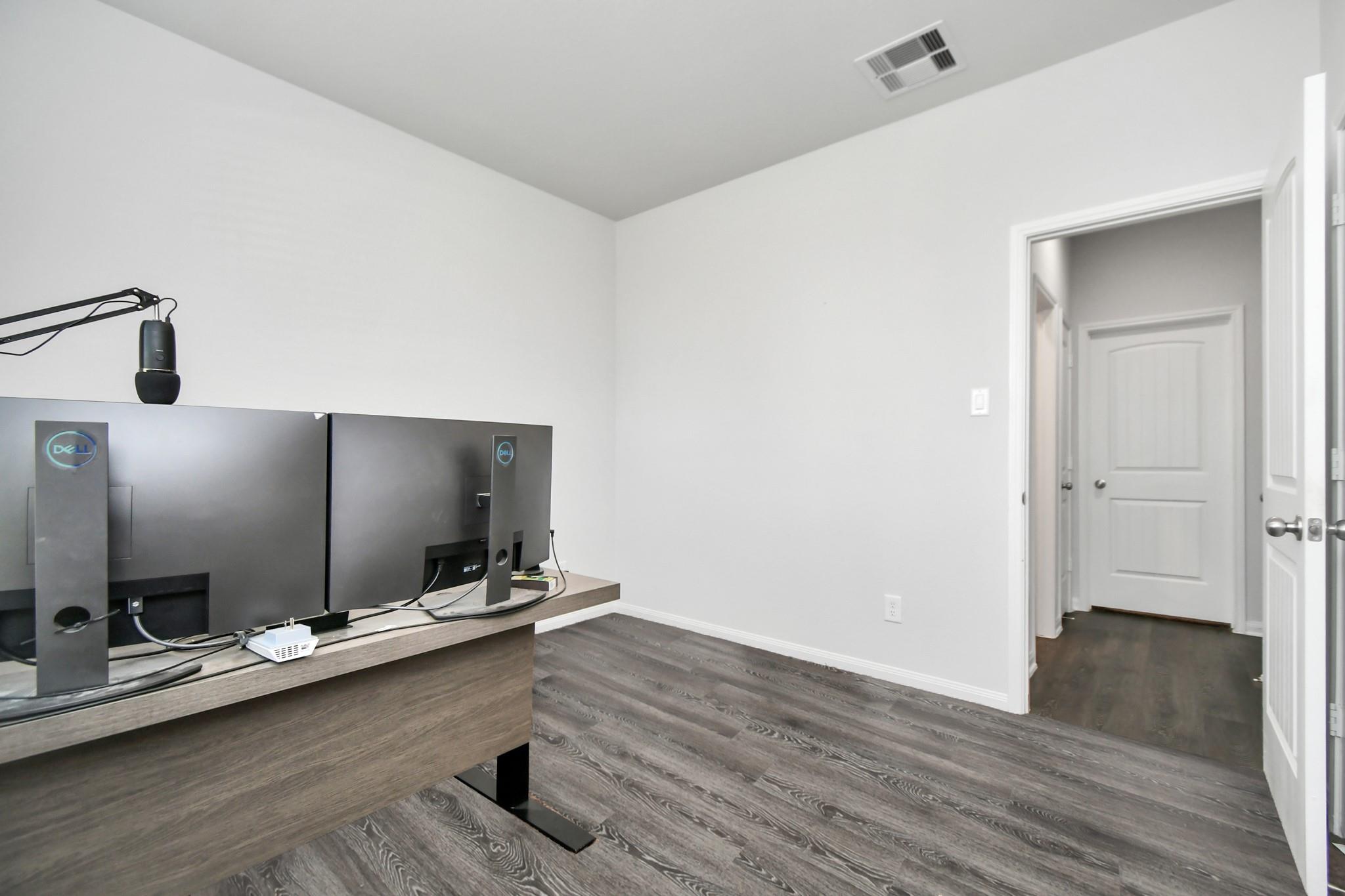 6145 White Oak Leaf Loop