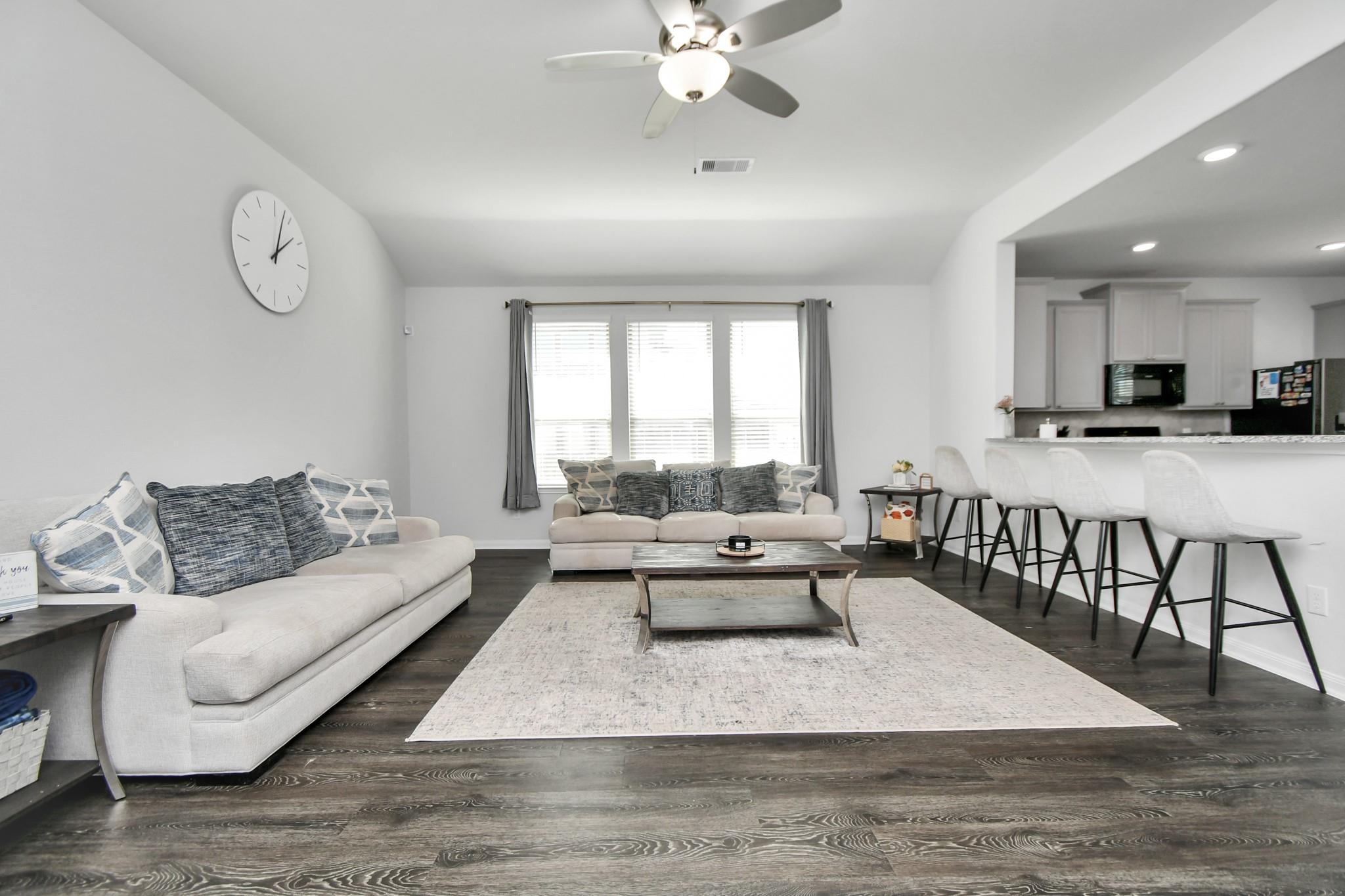 6145 White Oak Leaf Loop