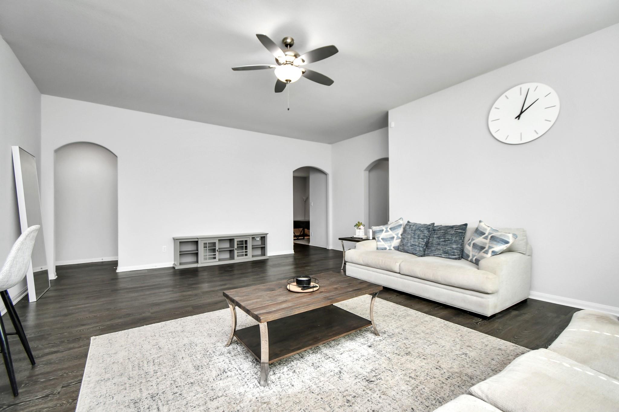 6145 White Oak Leaf Loop