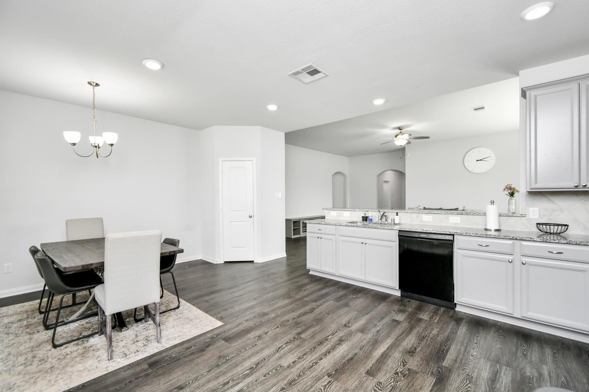 6145 White Oak Leaf Loop