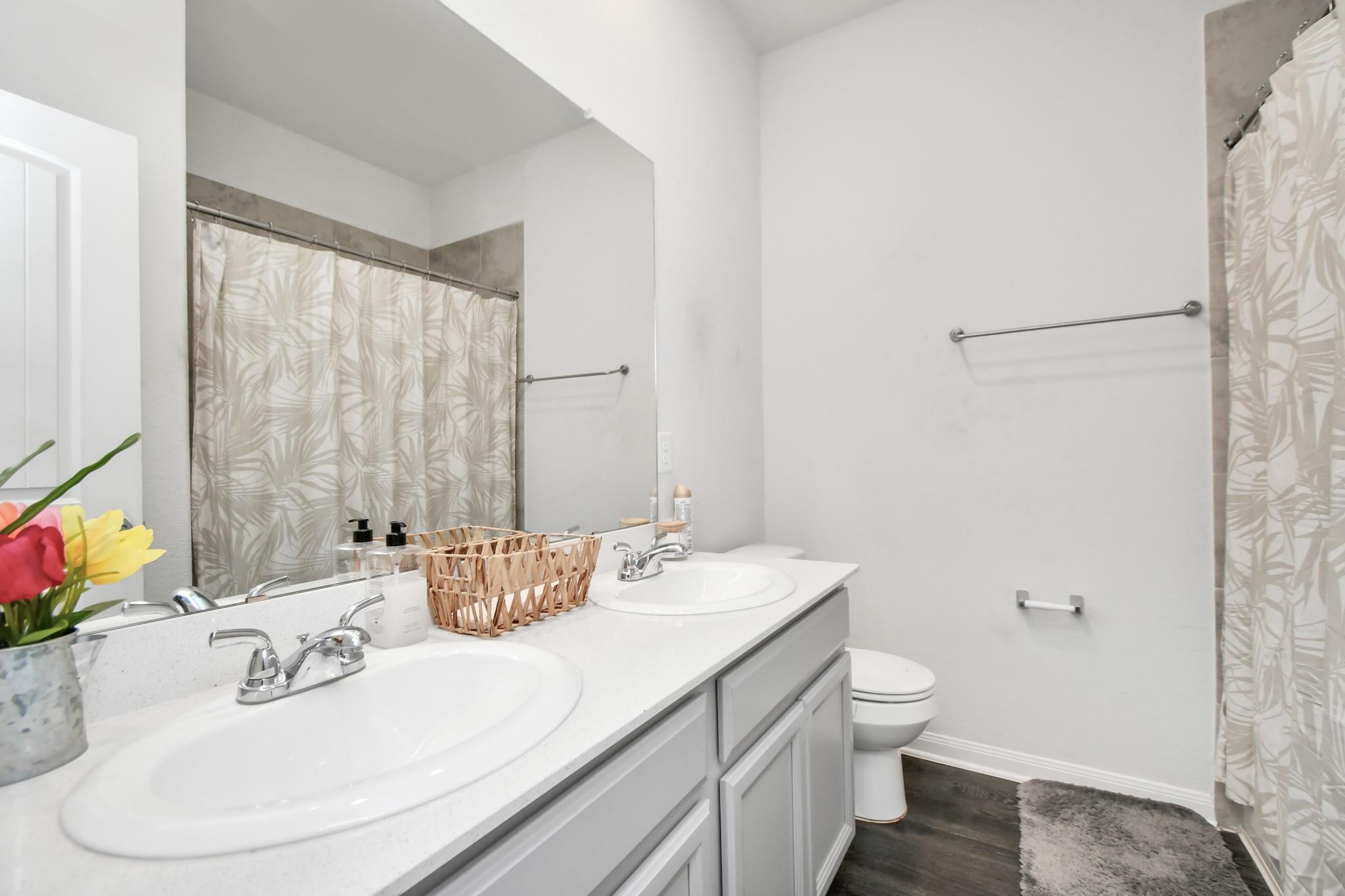 6145 White Oak Leaf Loop