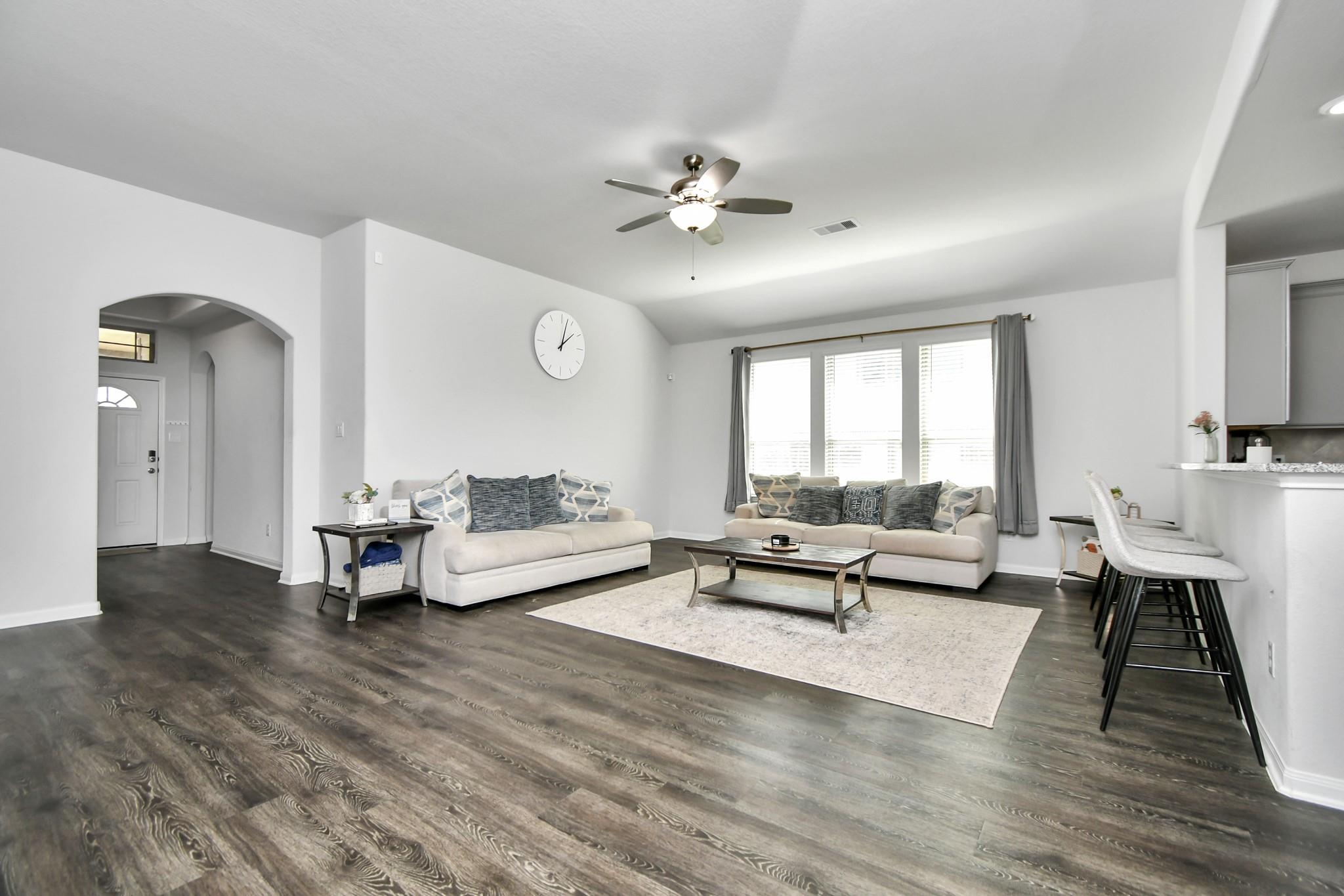 6145 White Oak Leaf Loop