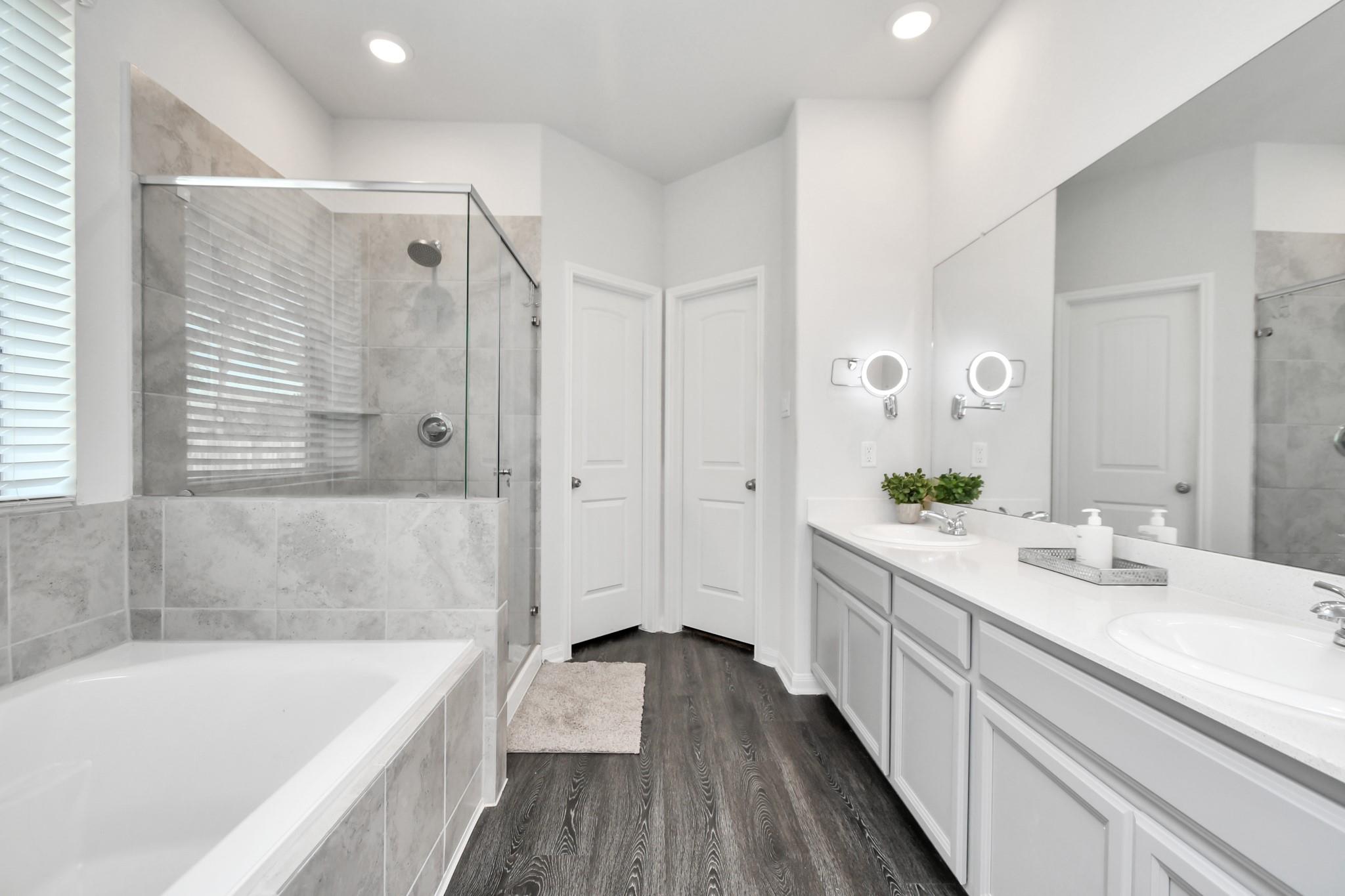 6145 White Oak Leaf Loop