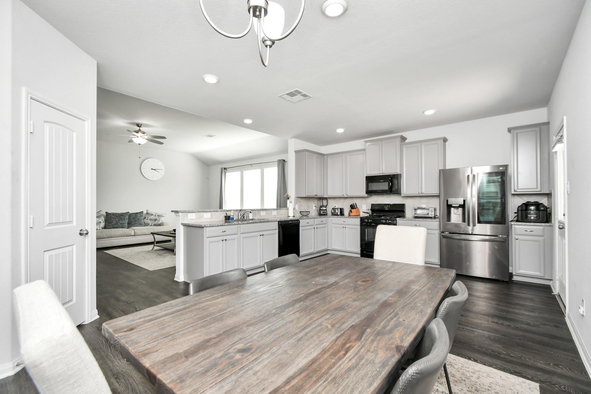 6145 White Oak Leaf Loop