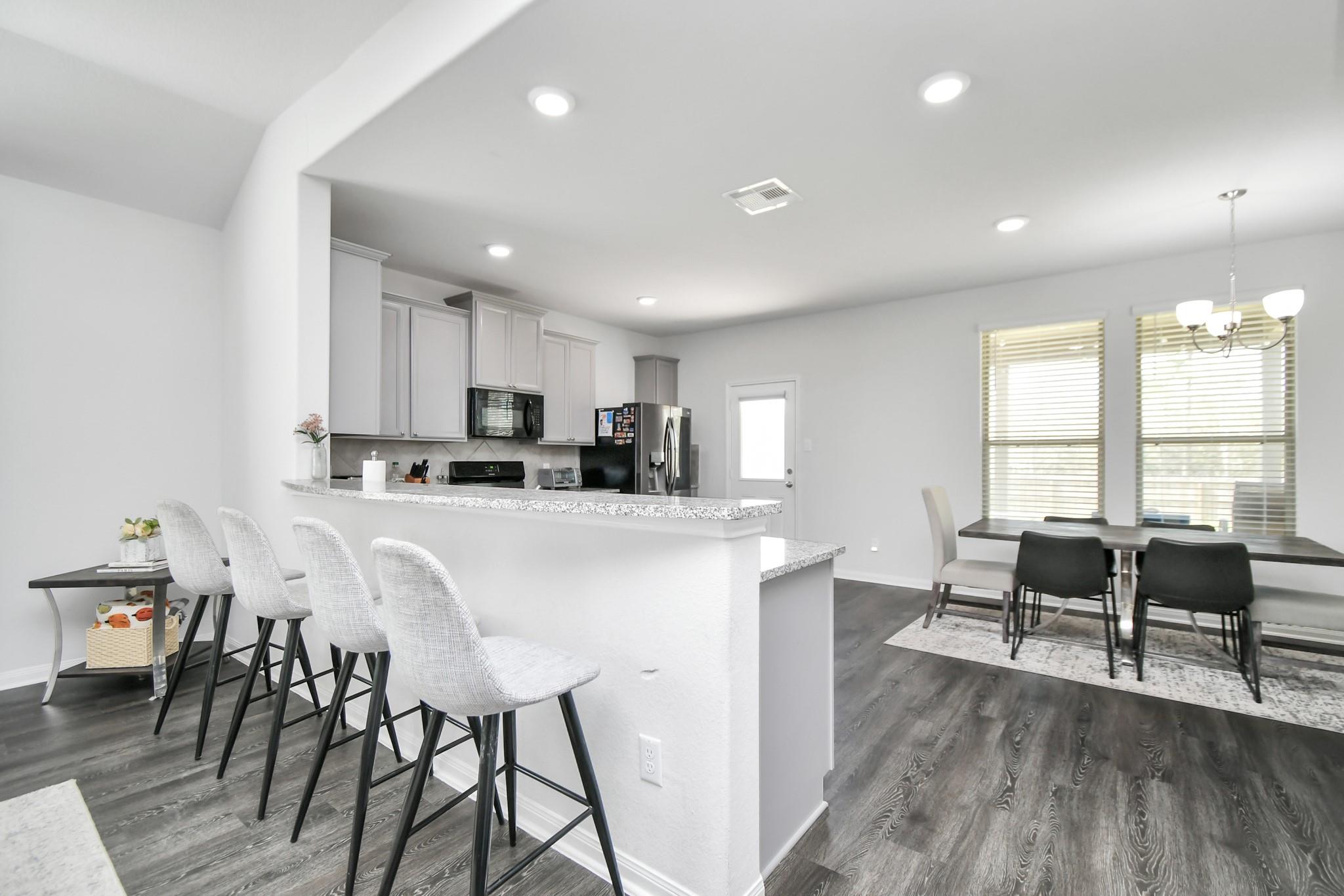 6145 White Oak Leaf Loop