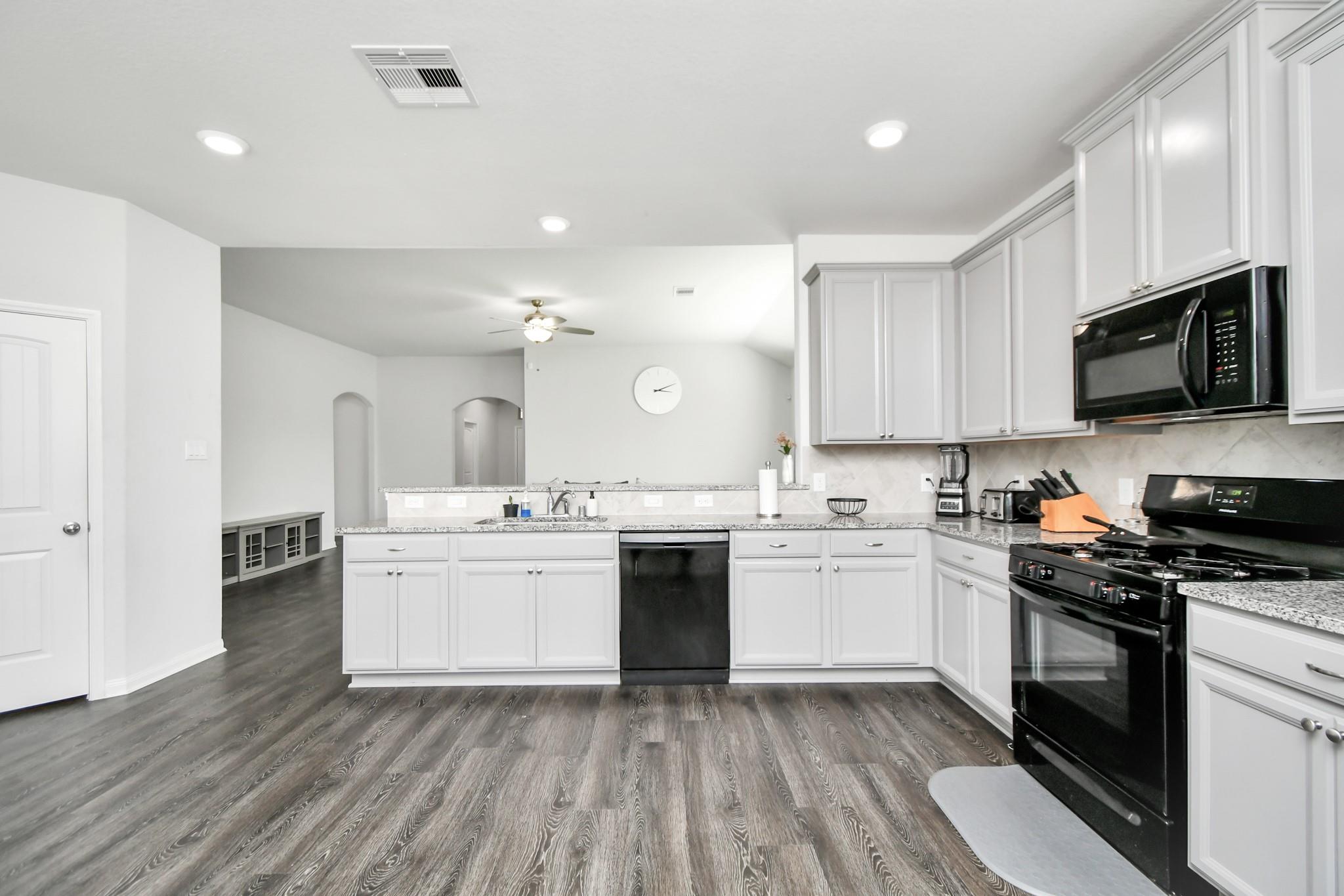 6145 White Oak Leaf Loop