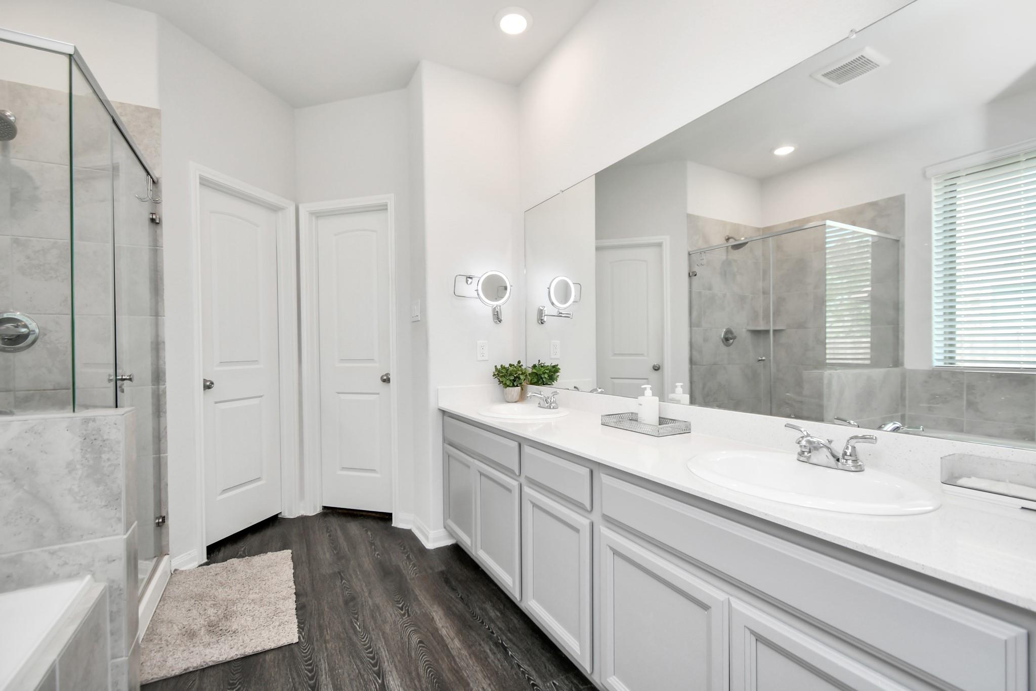 6145 White Oak Leaf Loop