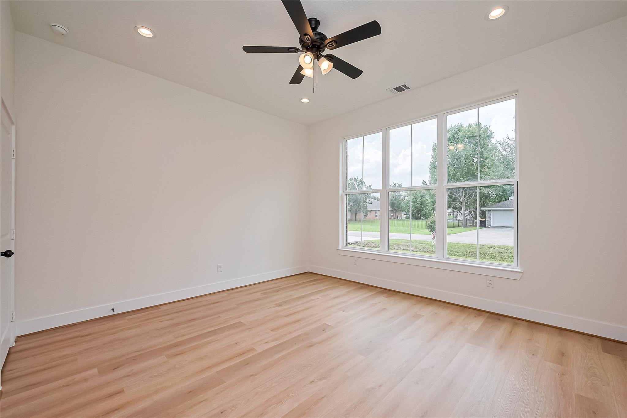 13991 Shoreline Drive, Willis