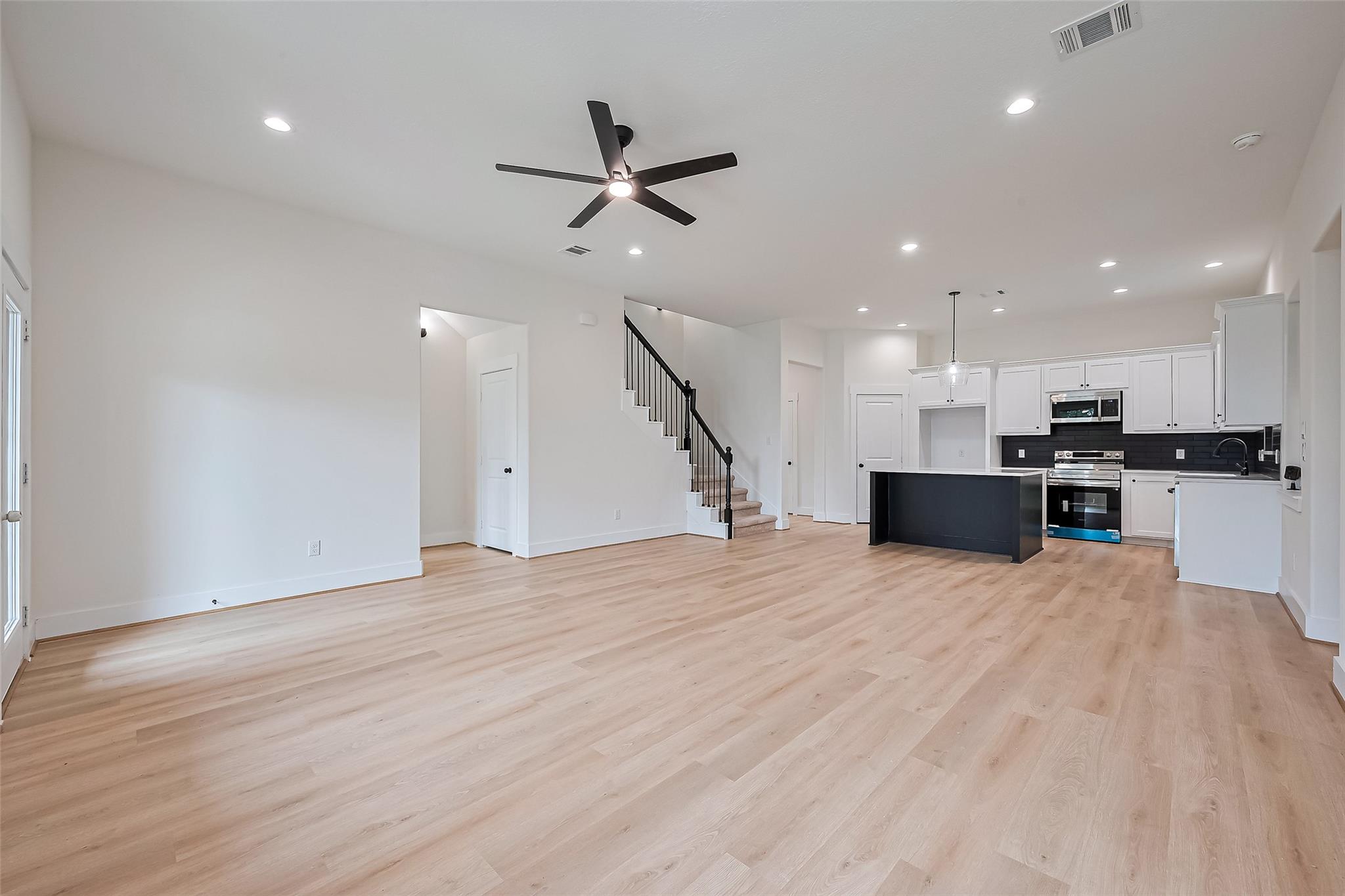 13991 Shoreline Drive, Willis