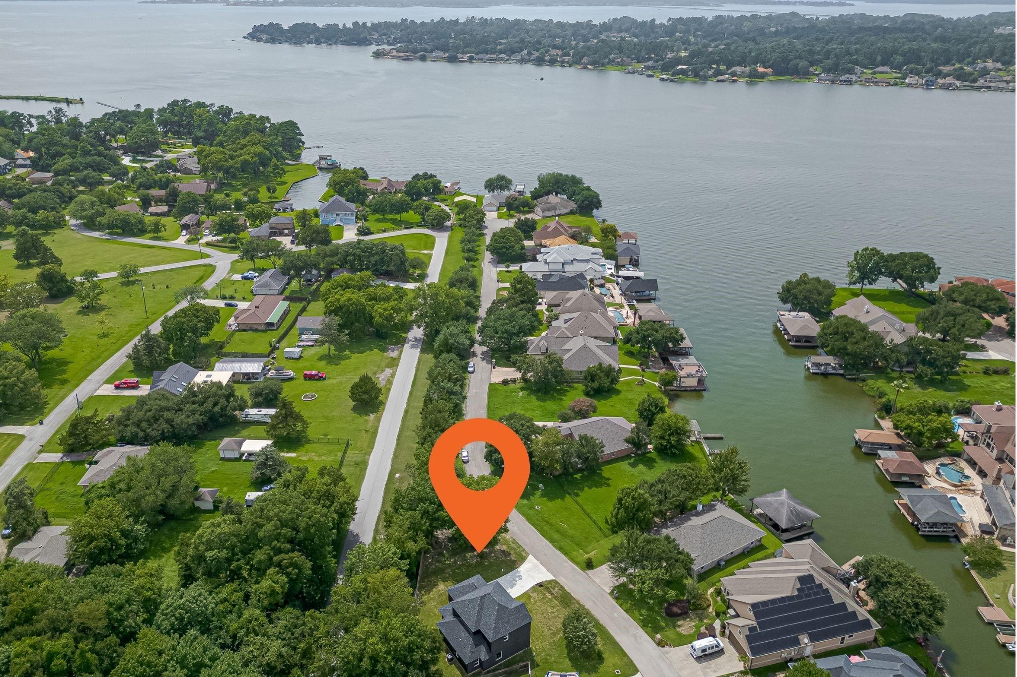 13991 Shoreline Drive, Willis