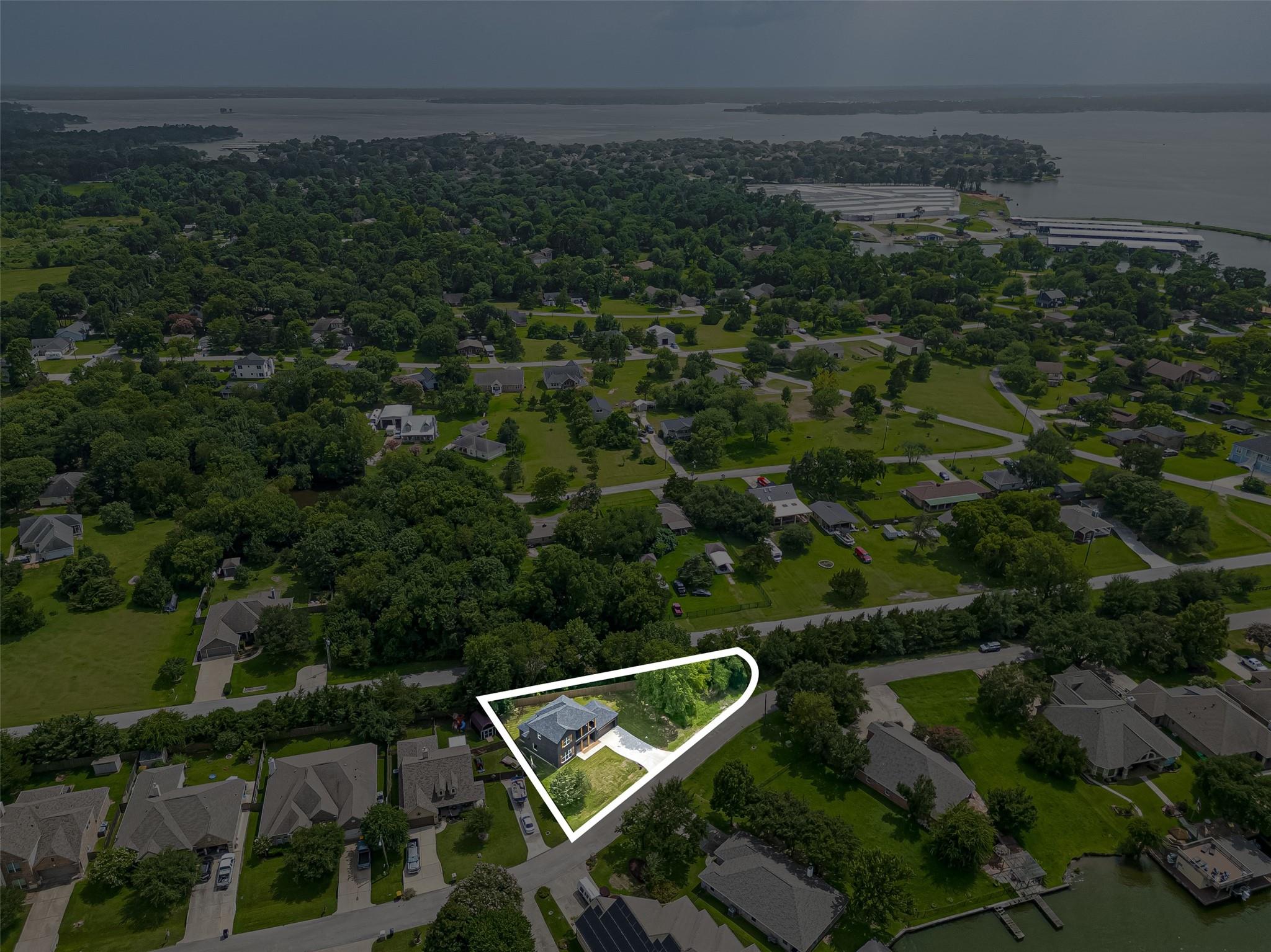 13991 Shoreline Drive, Willis