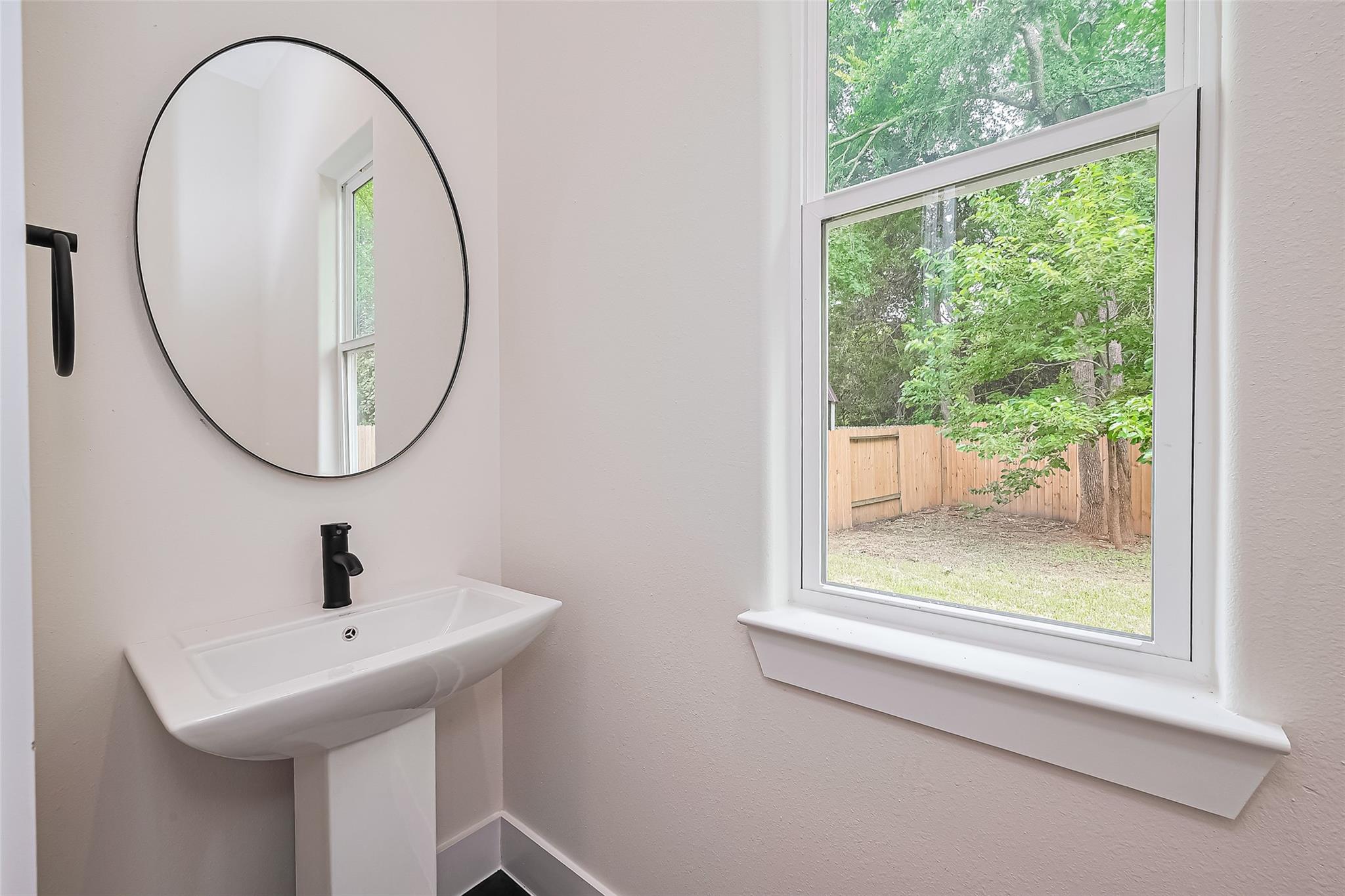 13991 Shoreline Drive, Willis