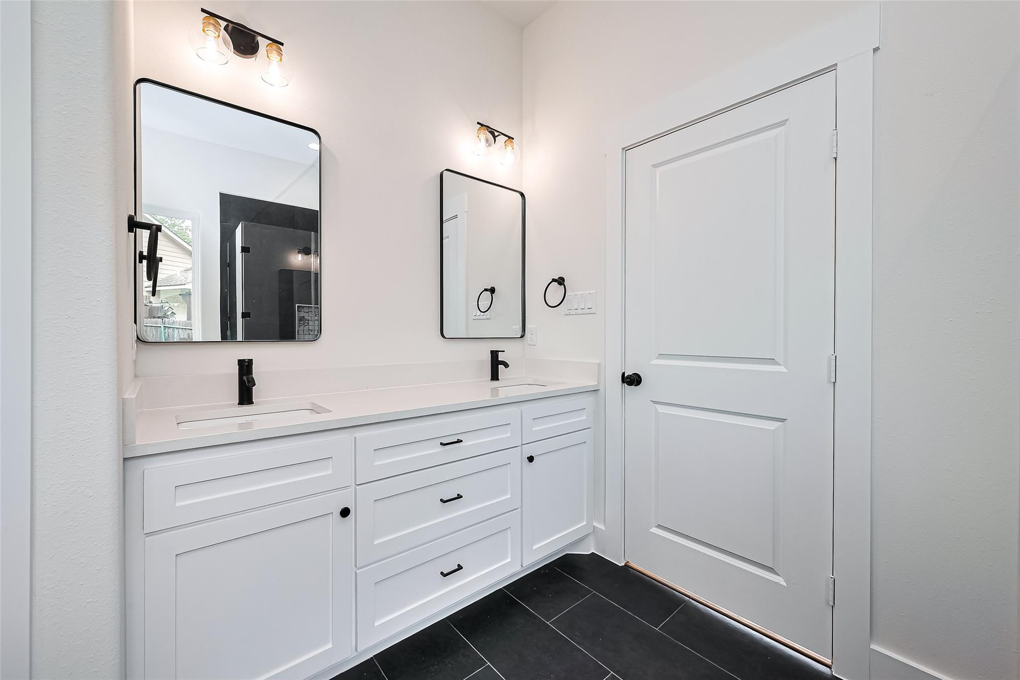 13991 Shoreline Drive, Willis