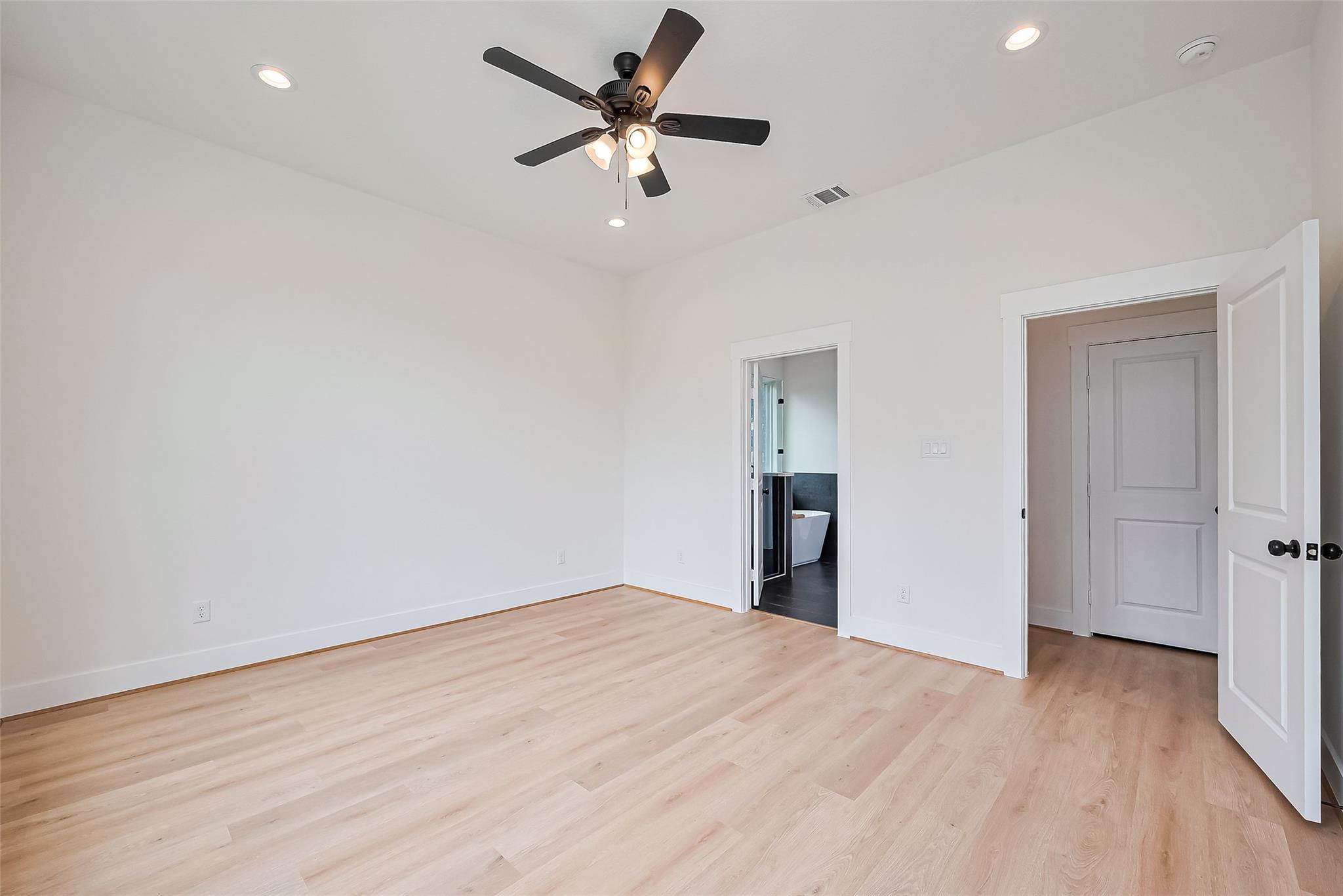 13991 Shoreline Drive, Willis