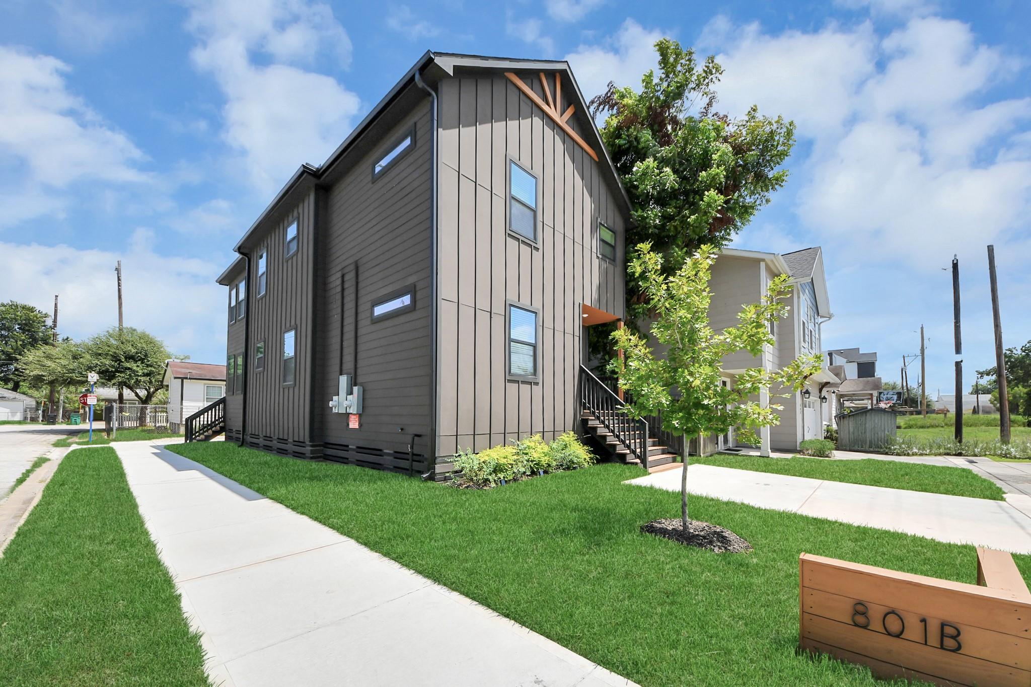 801 E 32nd 1/2 Street
