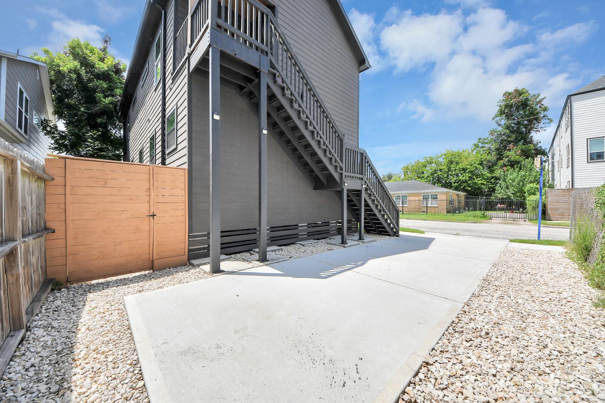 801 E 32nd 1/2 Street