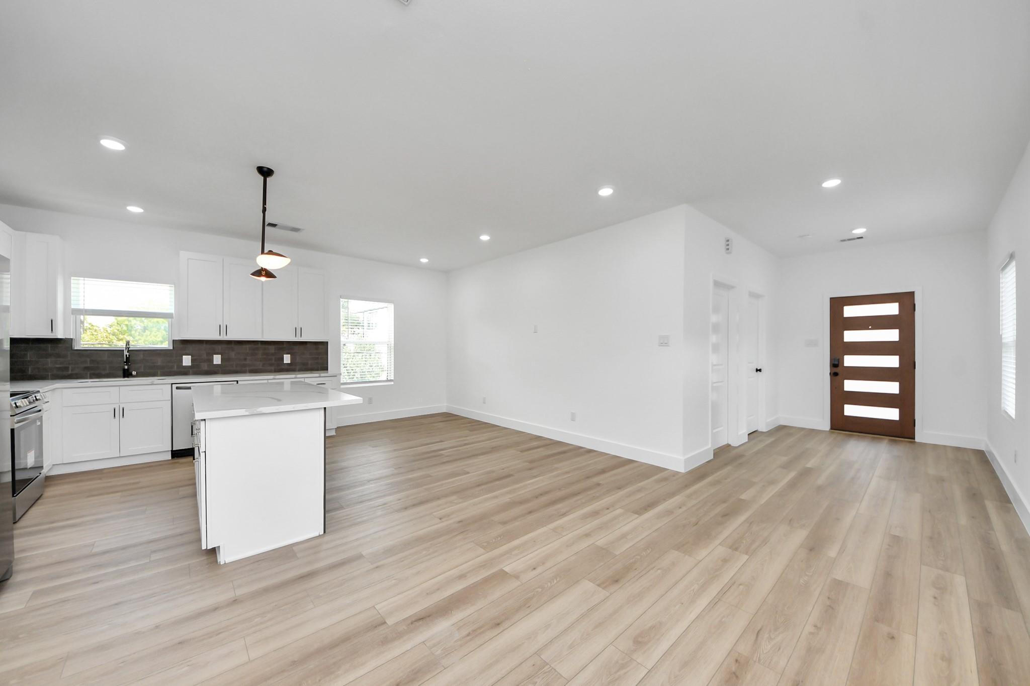 801 E 32nd 1/2 Street