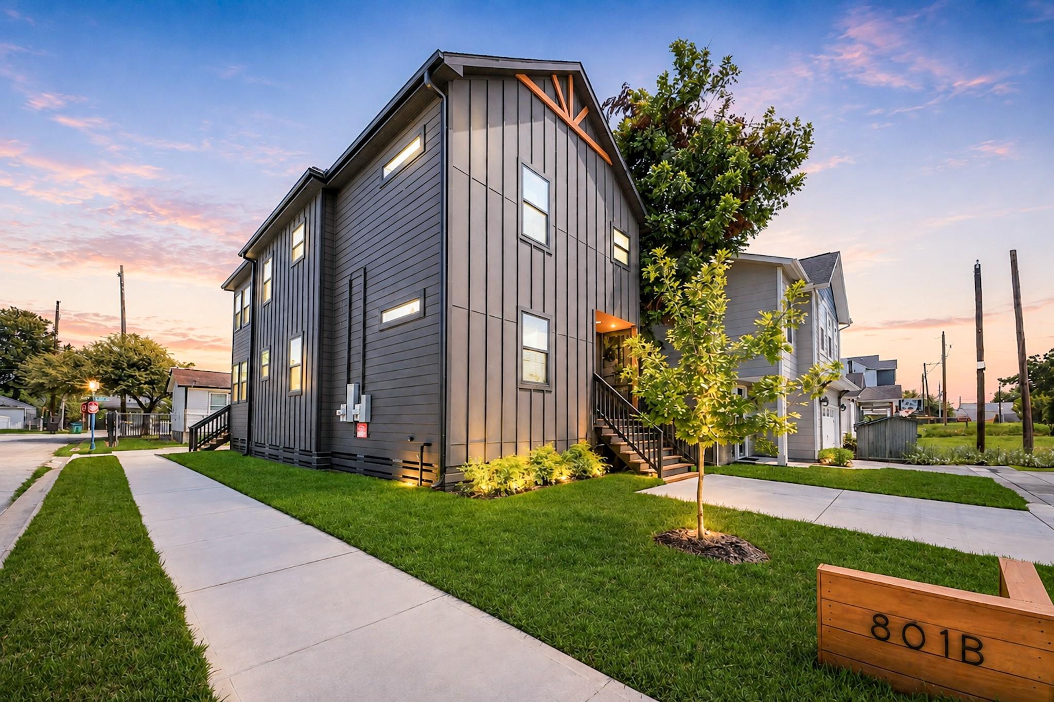 801 E 32nd 1/2 Street