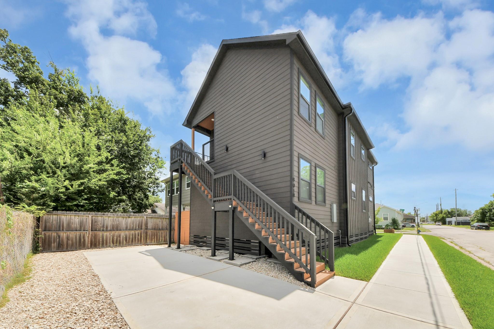 801 E 32nd 1/2 Street