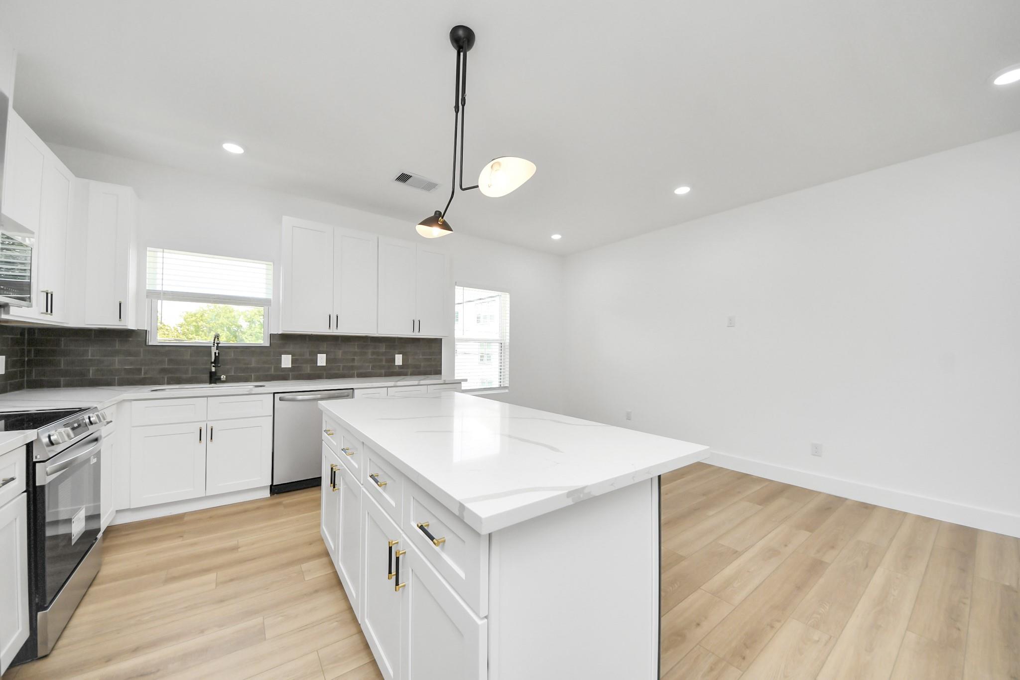 801 E 32nd 1/2 Street