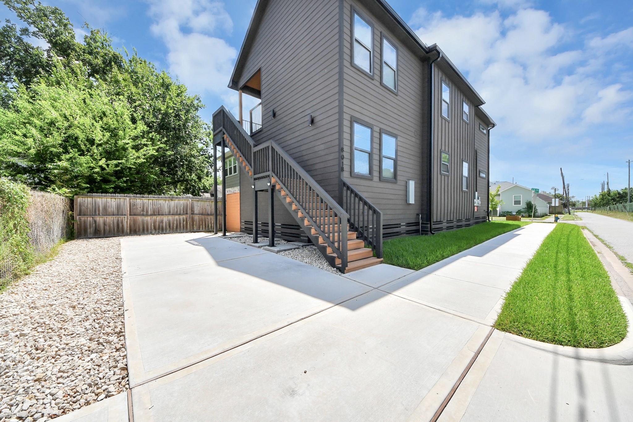 801 E 32nd 1/2 Street