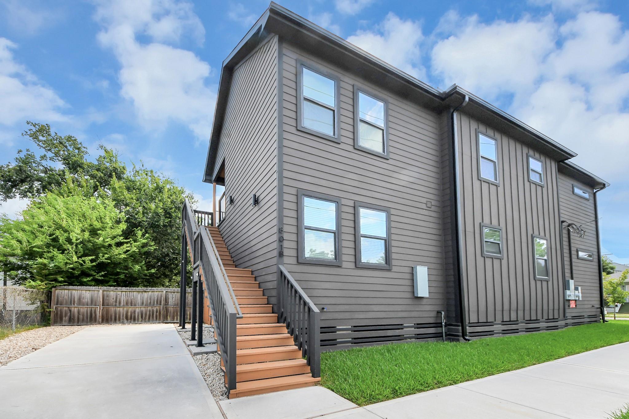 801 E 32nd 1/2 Street