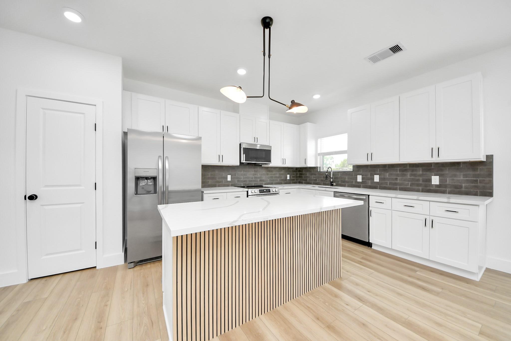 801 E 32nd 1/2 Street