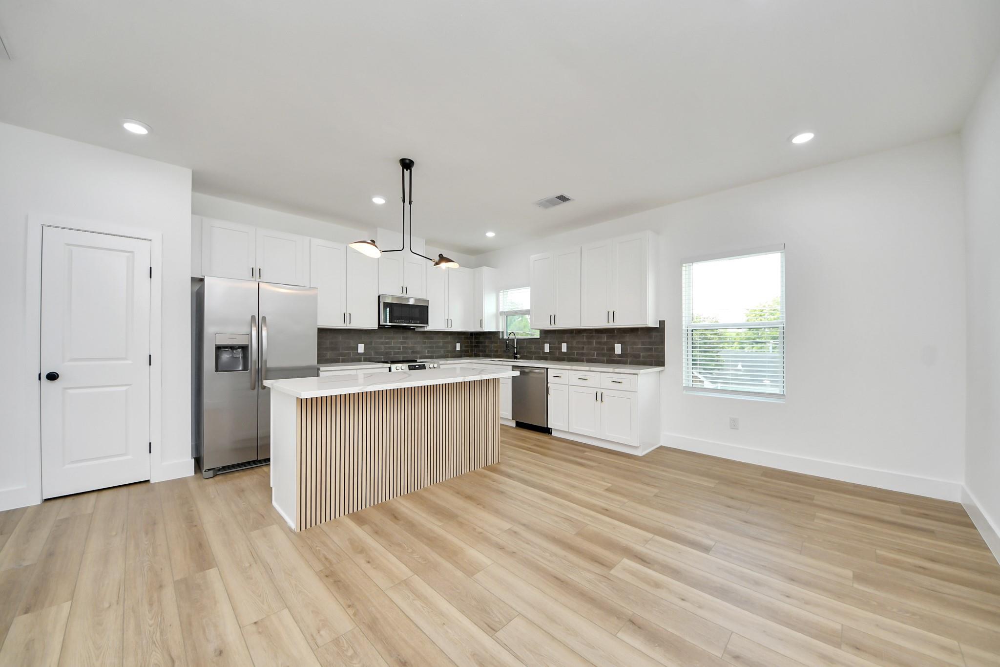 801 E 32nd 1/2 Street