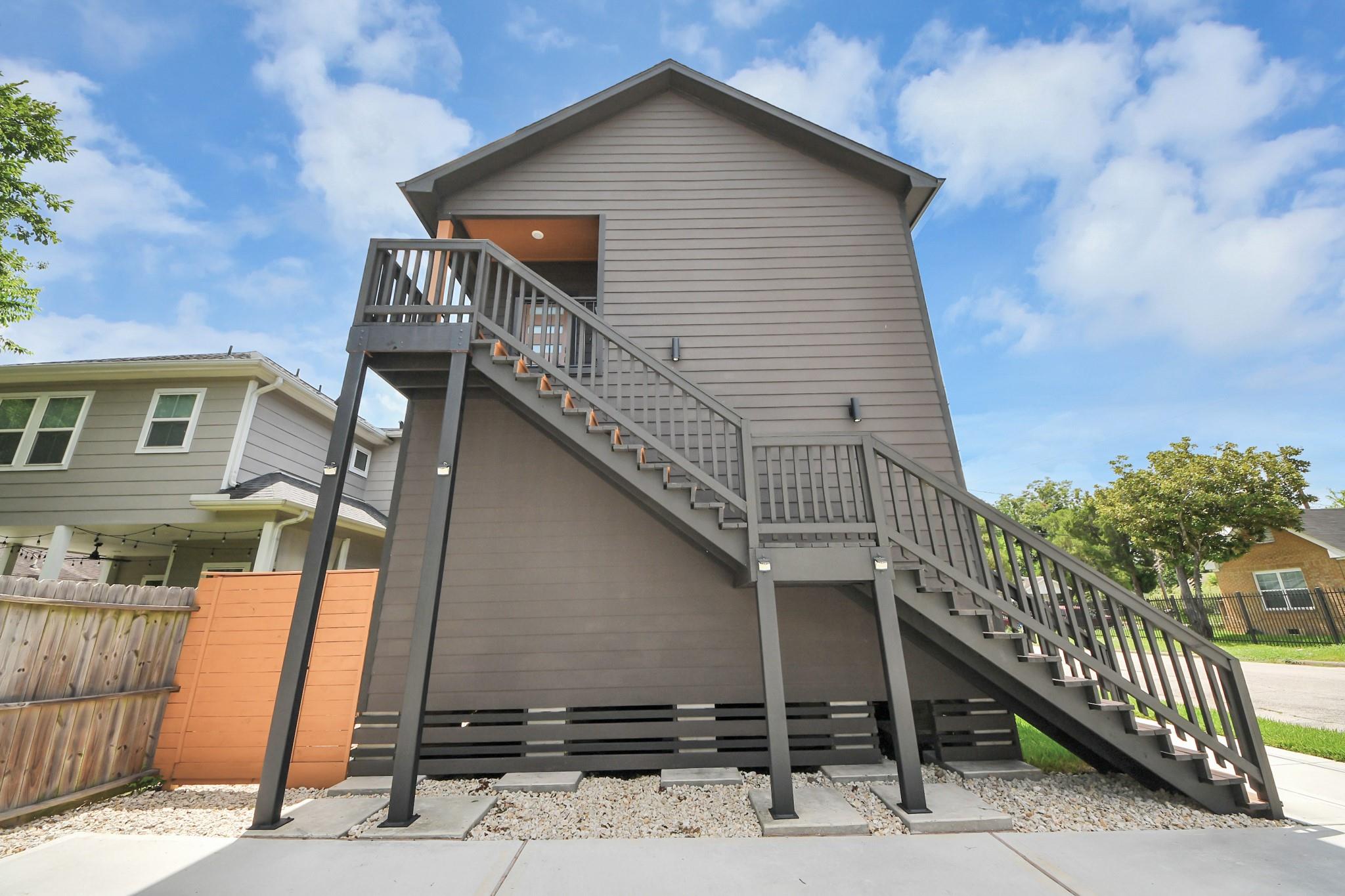 801 E 32nd 1/2 Street