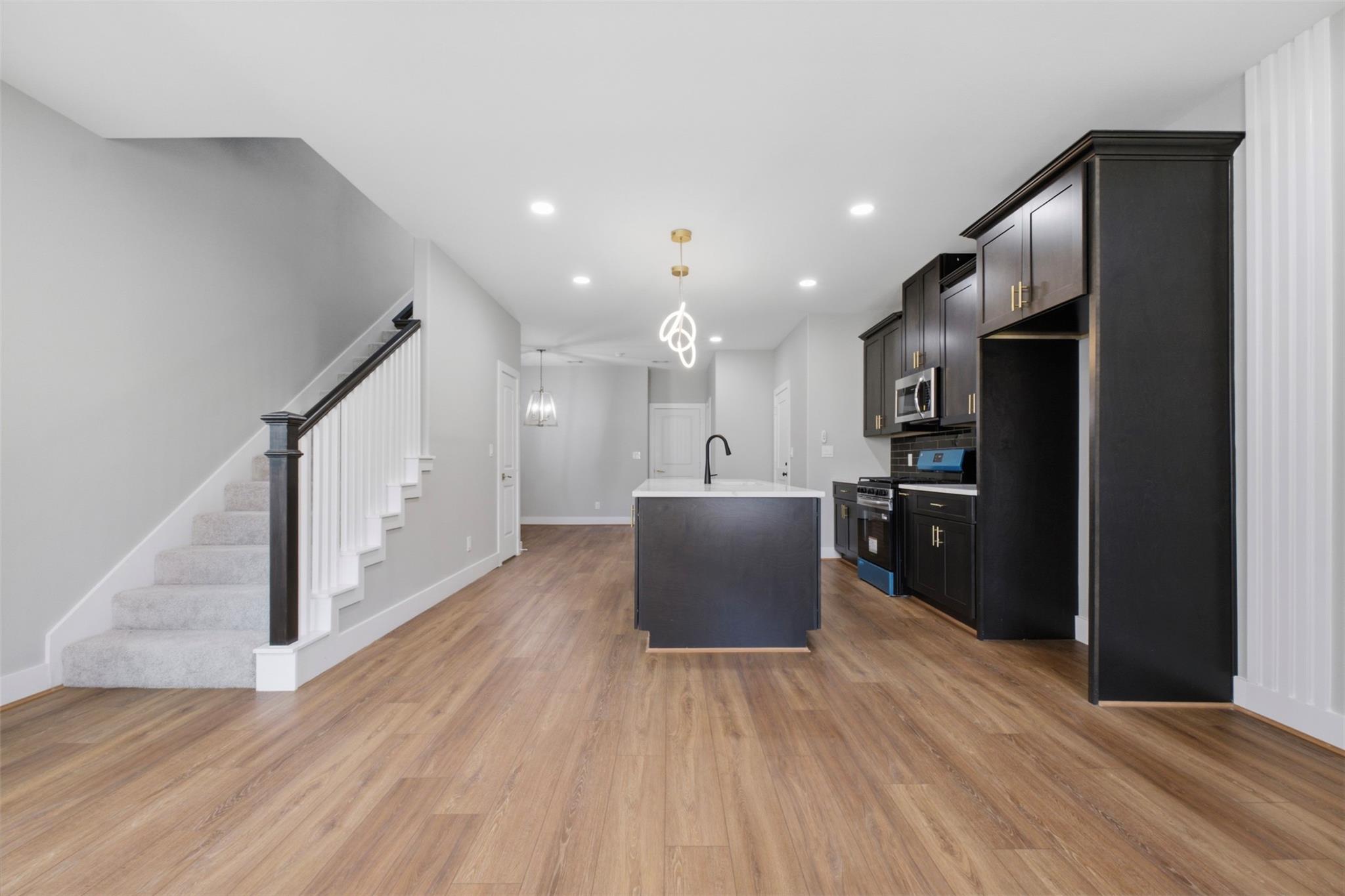8121 Venus Street